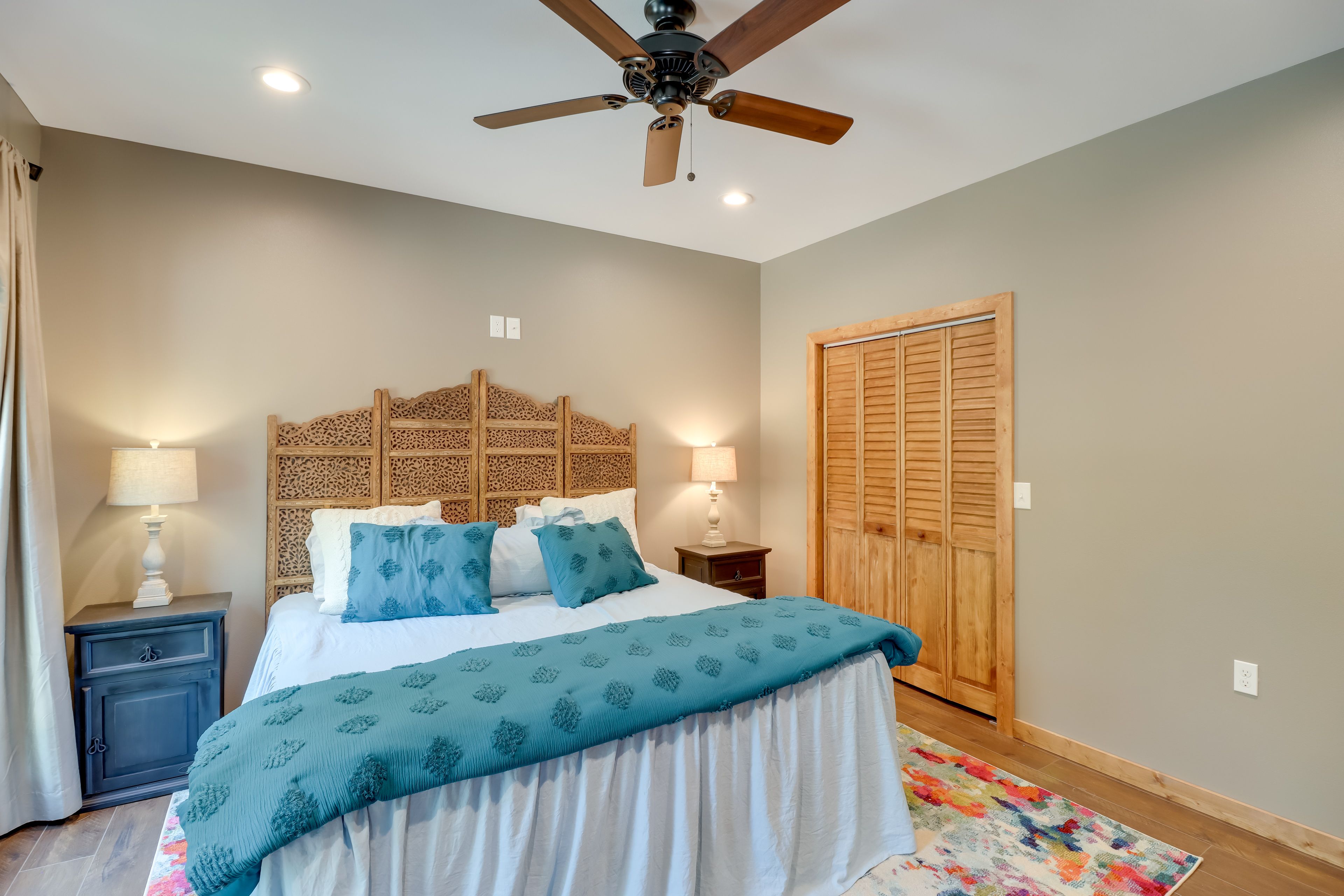 Bedroom 2 | King Bed | Main Floor