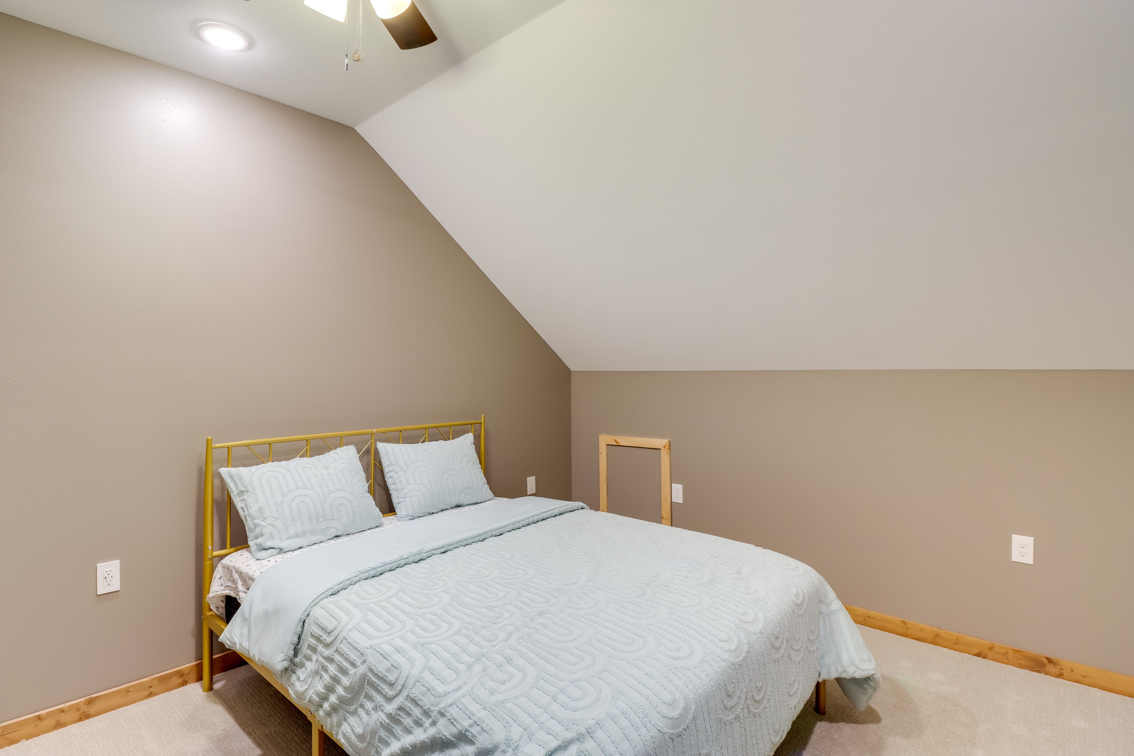 Sleeping Nook 1 | Full Bed | 2nd Floor
