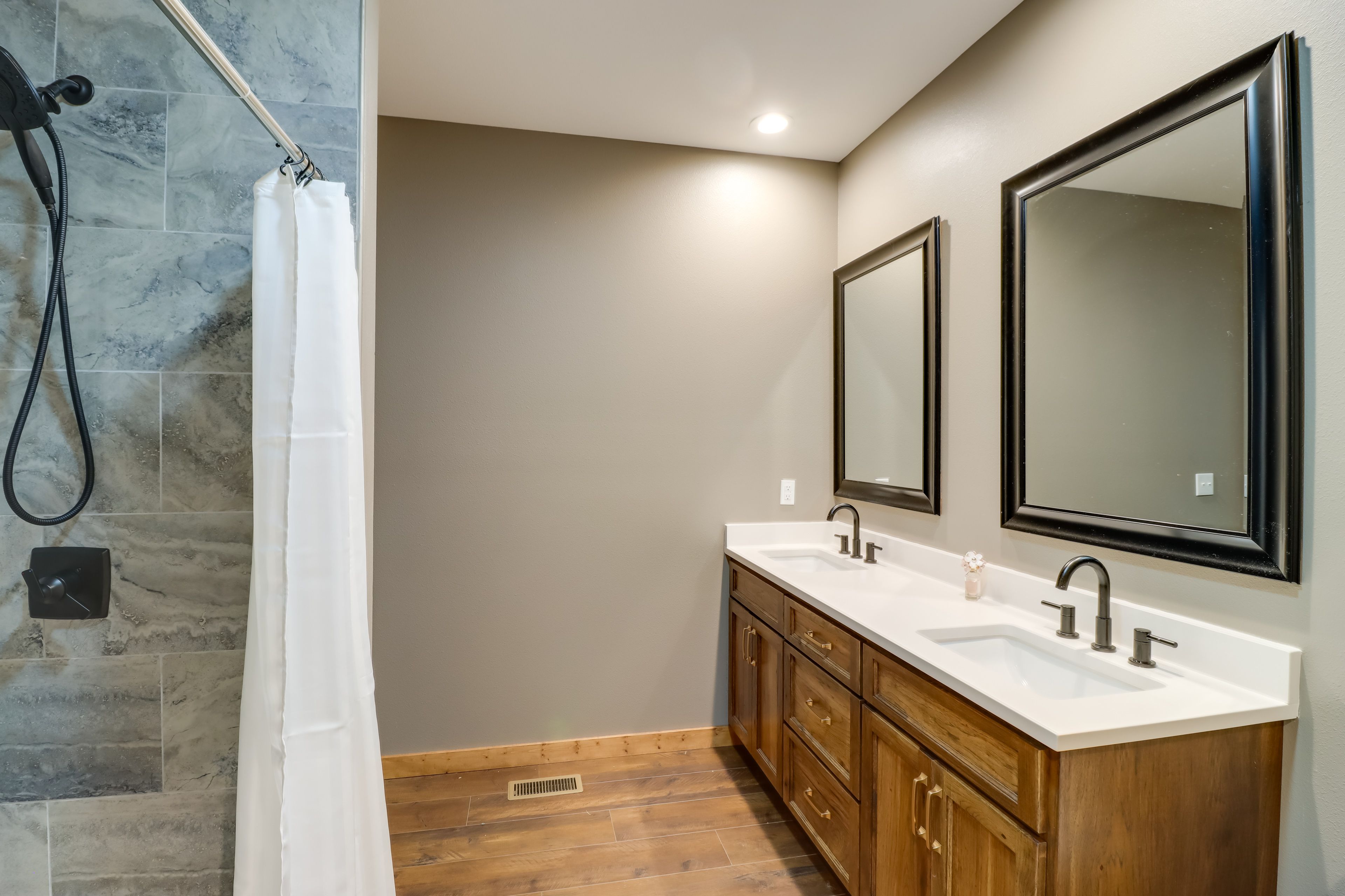 Bathroom | Complimentary Toiletries | Towels Provided