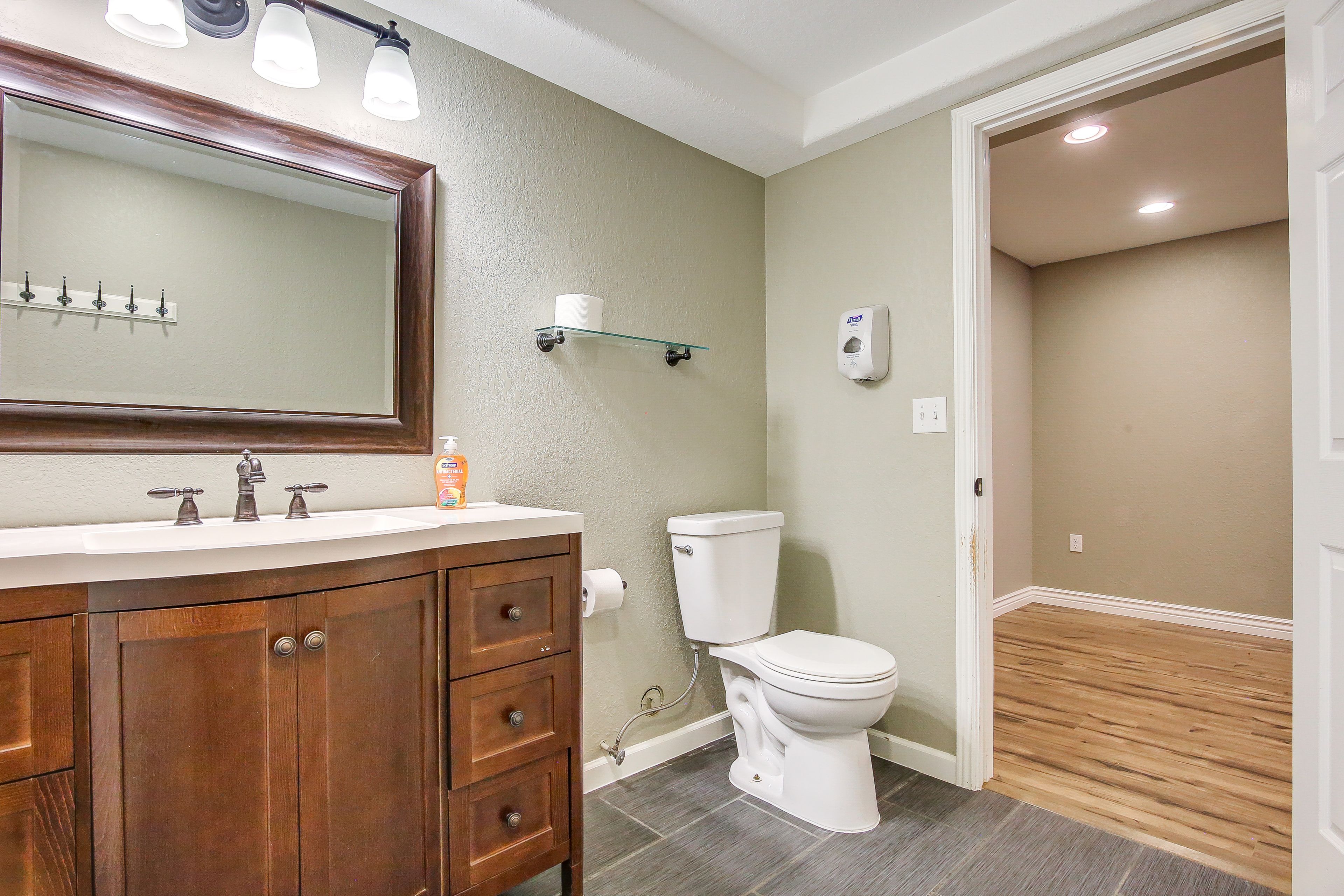 Full Bathroom