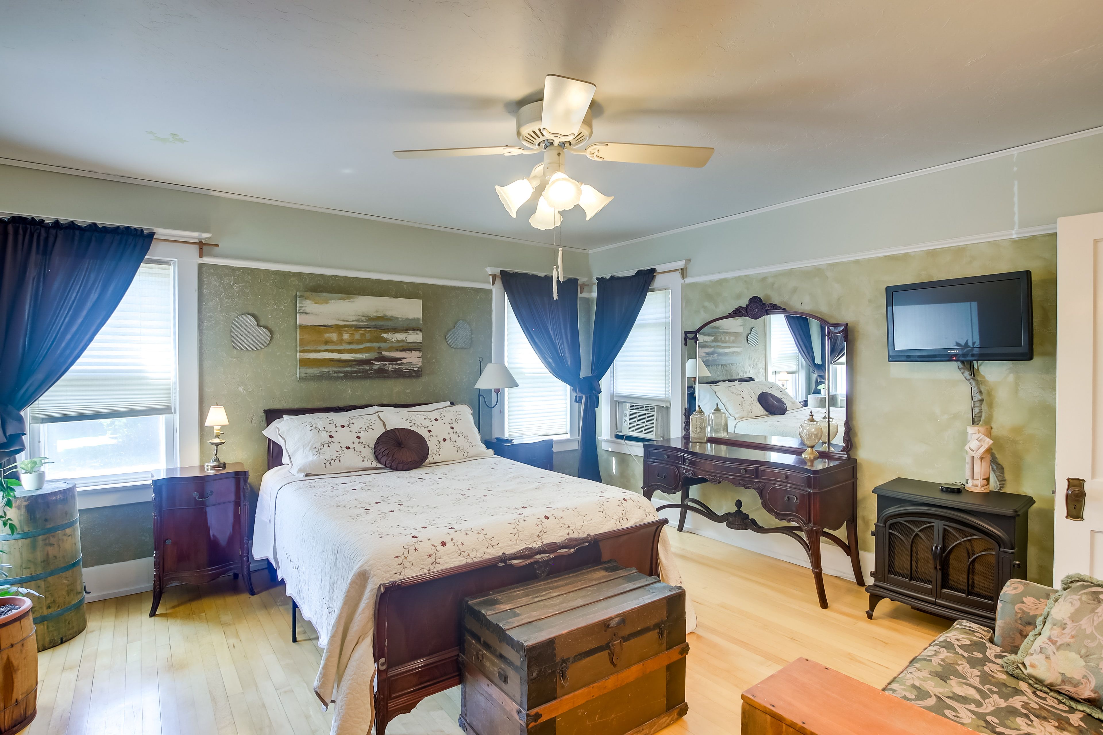 Bedroom 2 | Queen Bed | 2nd Floor