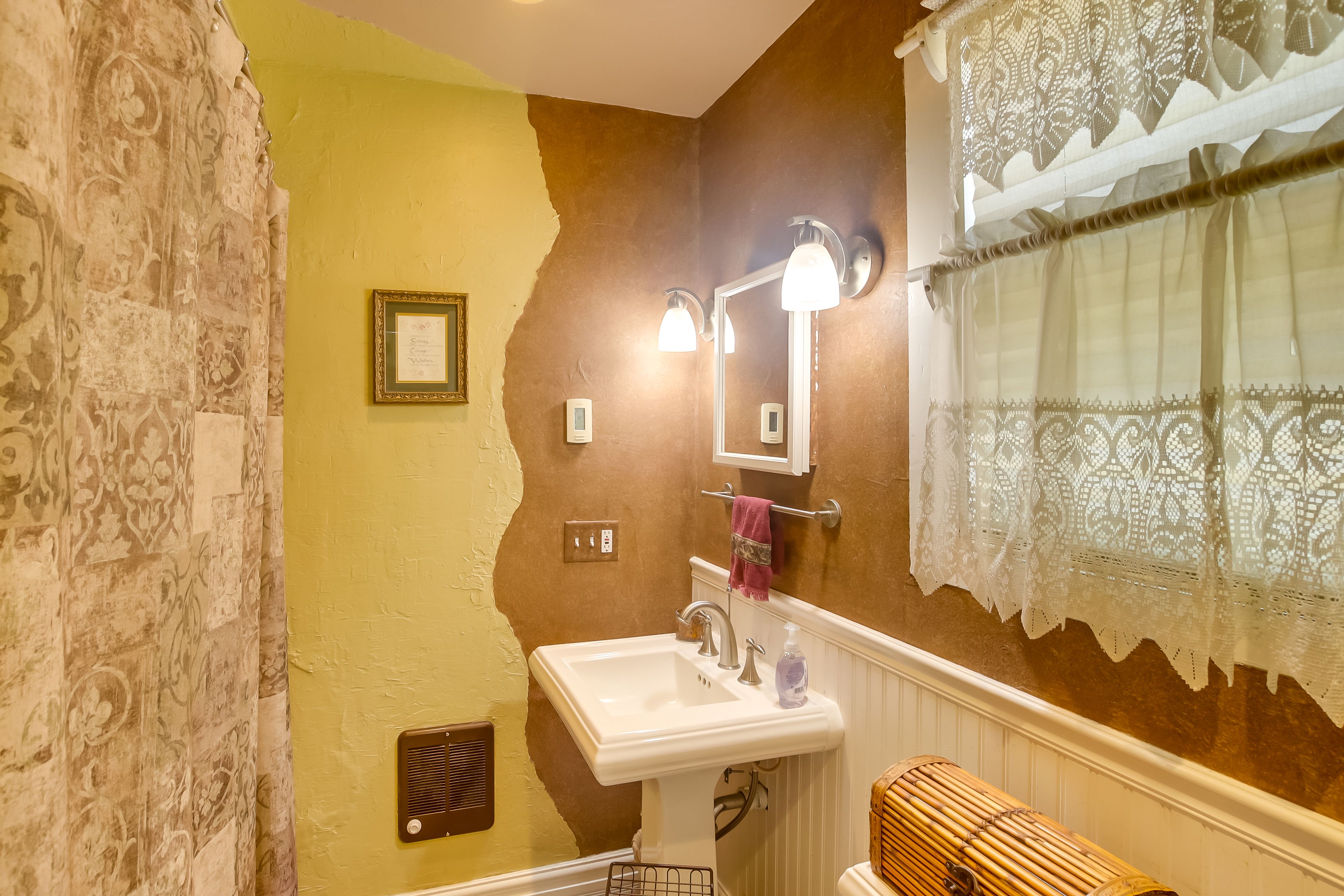 Full Bathroom | Washer & Dryer | 2nd Floor