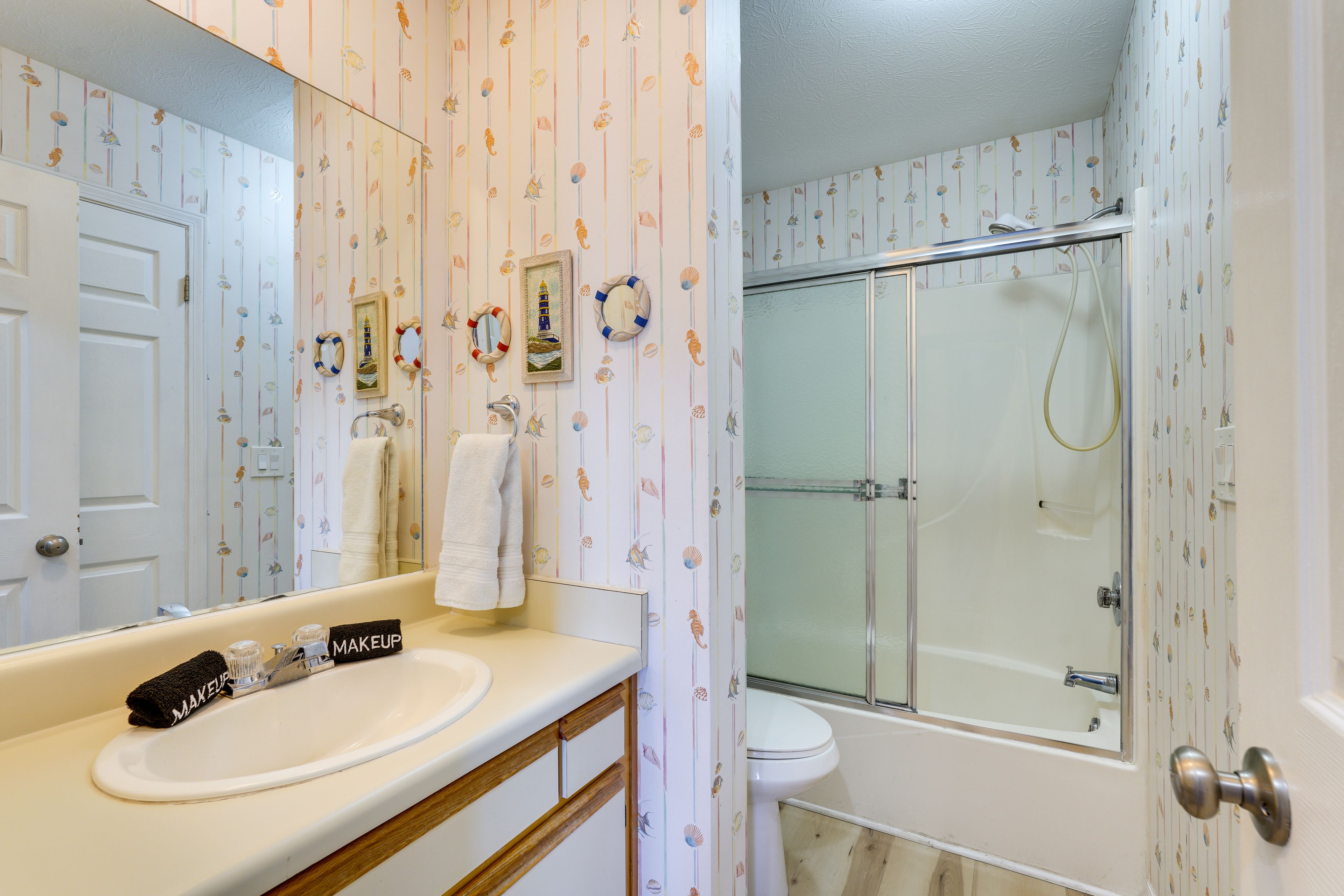 Full Bathroom | Linens & Towels