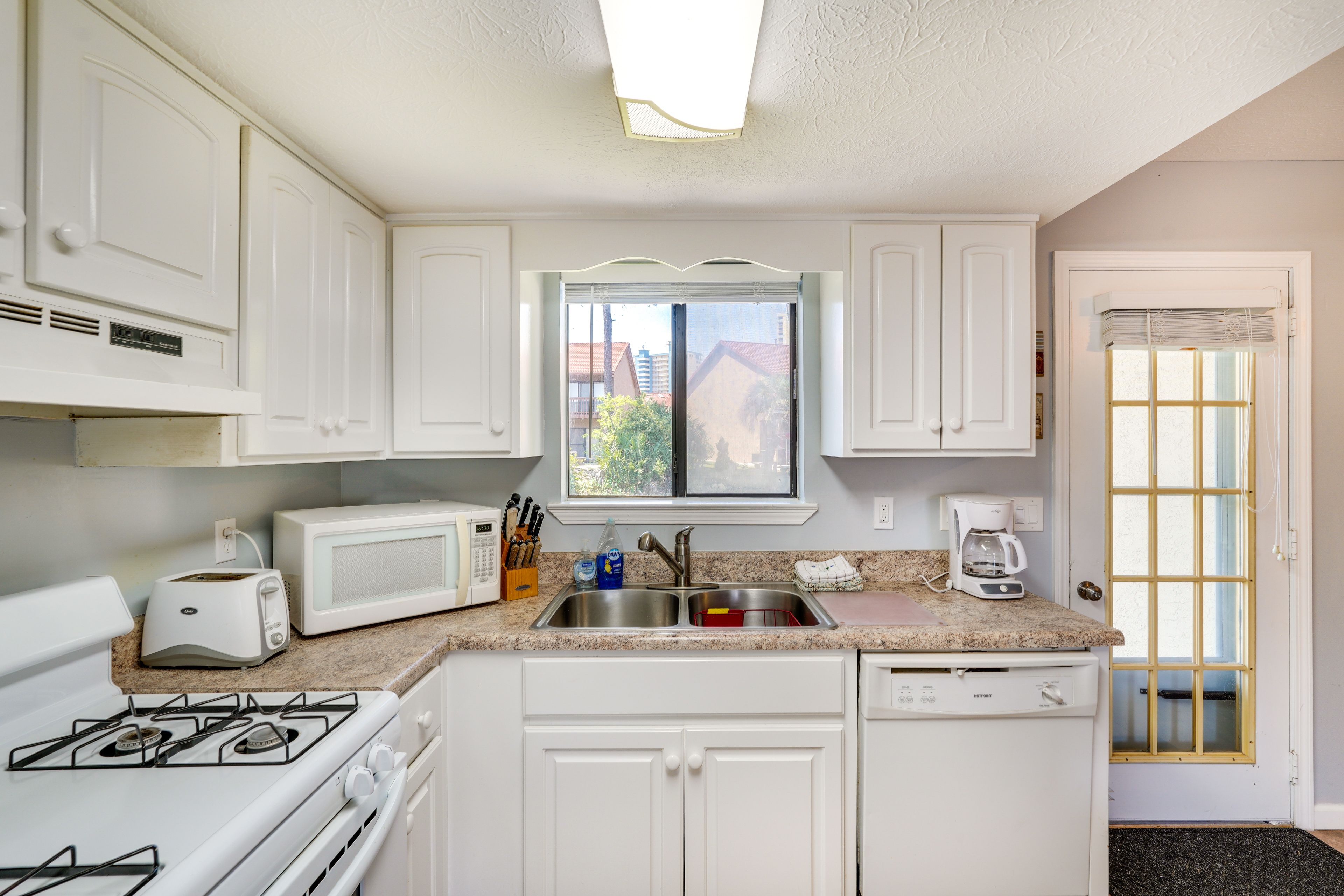 Kitchen | Cooking Basics | Complimentary Spices | Blender | Coffee Maker