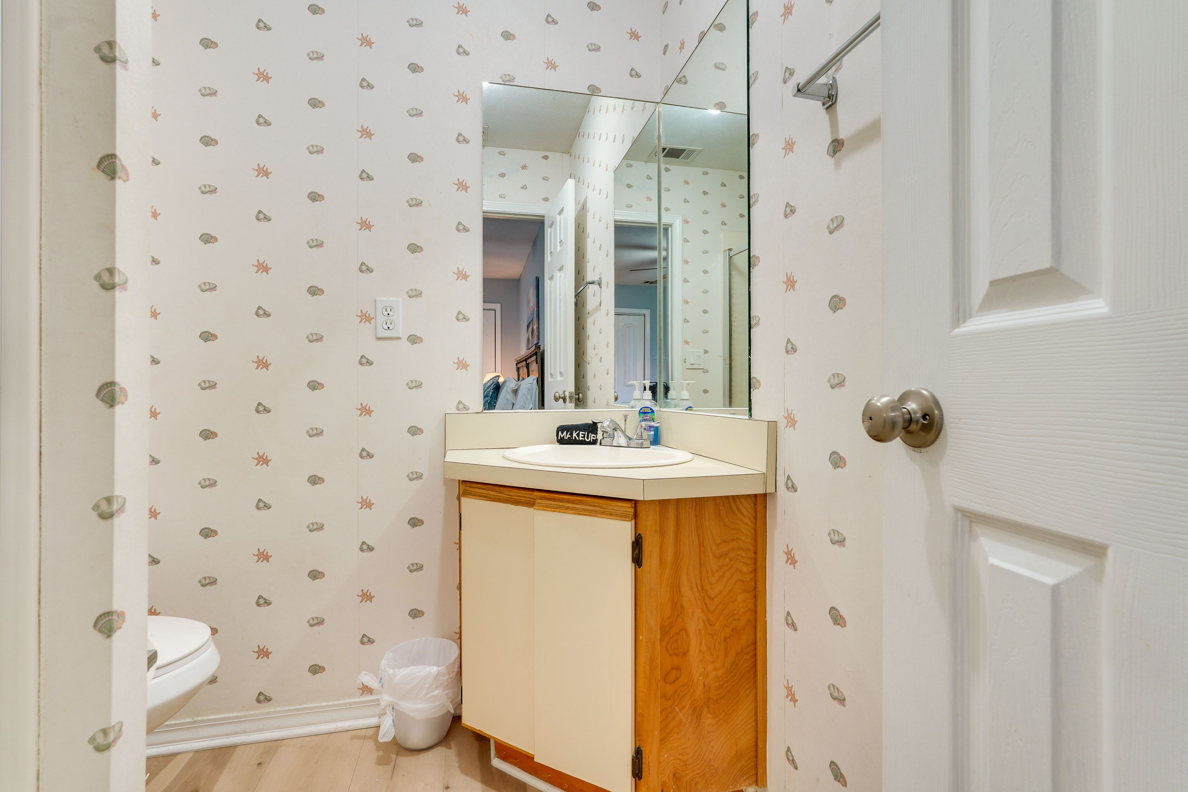 Full Bathroom | Complimentary Toiletries | Hair Dryer