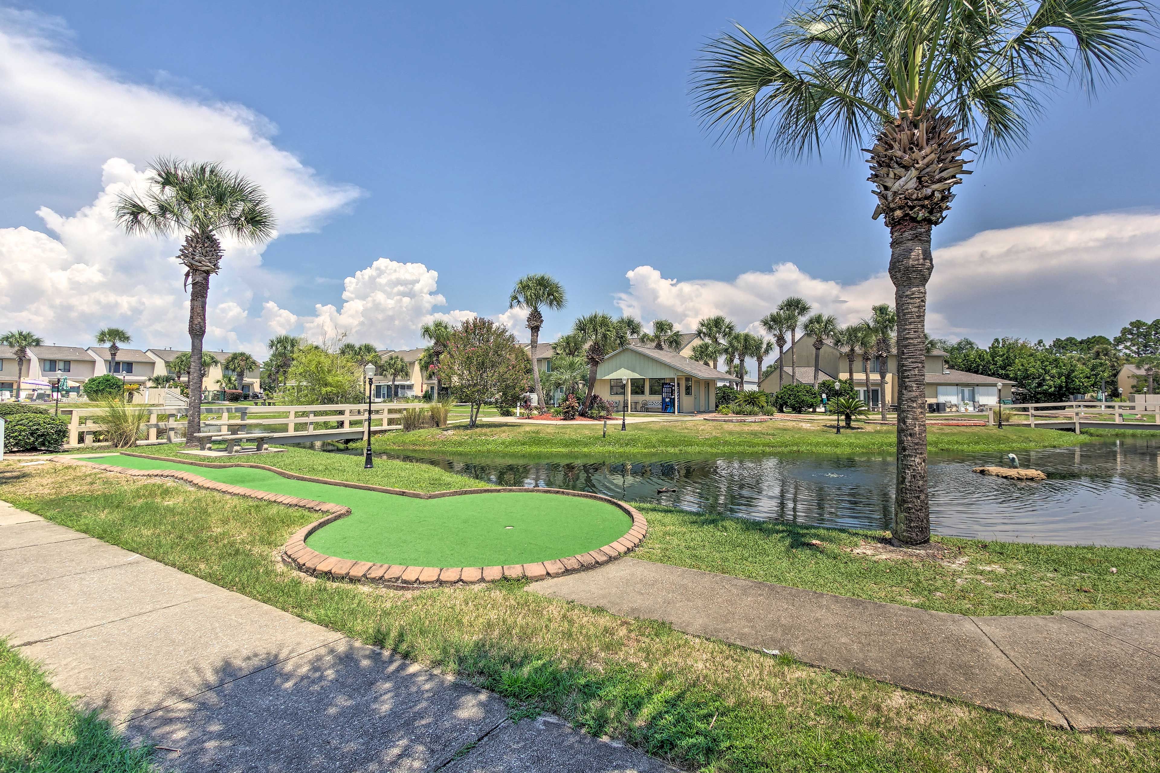 Community Amenities | Miniature Golf