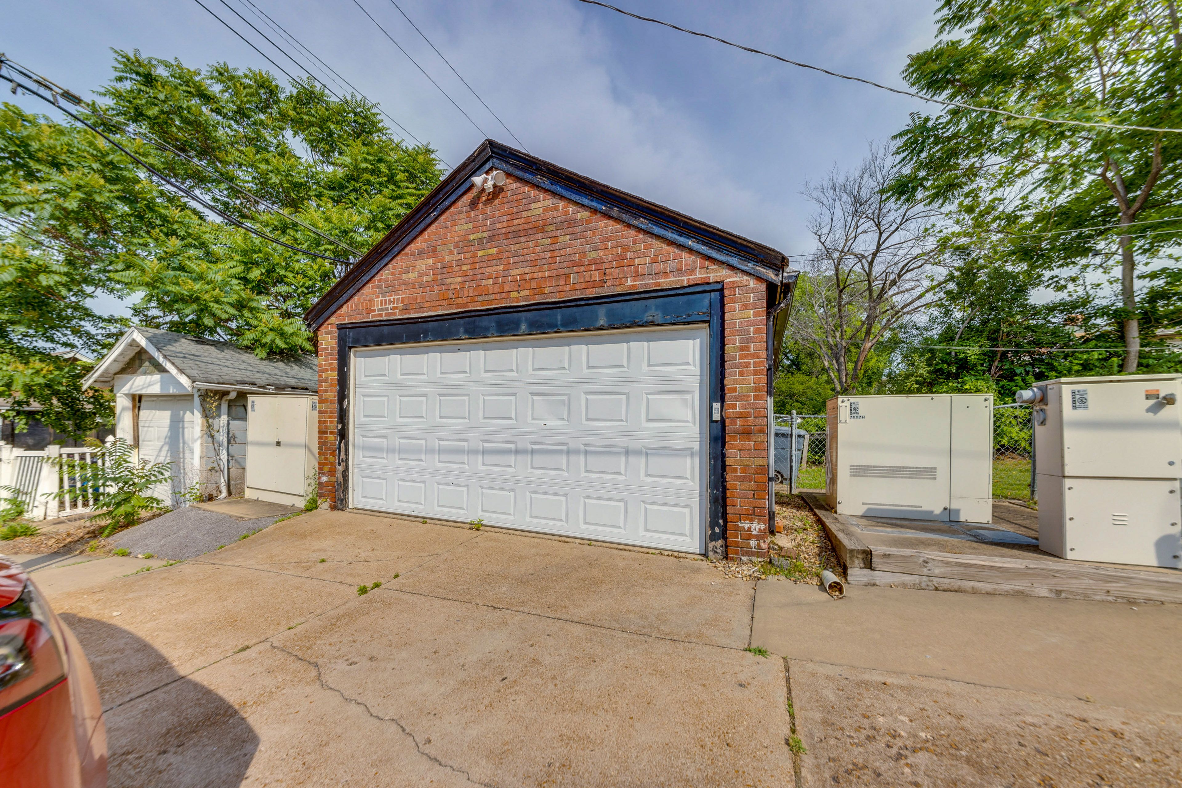 Parking | Detached Garage (1 Vehicle) | Free Street Parking