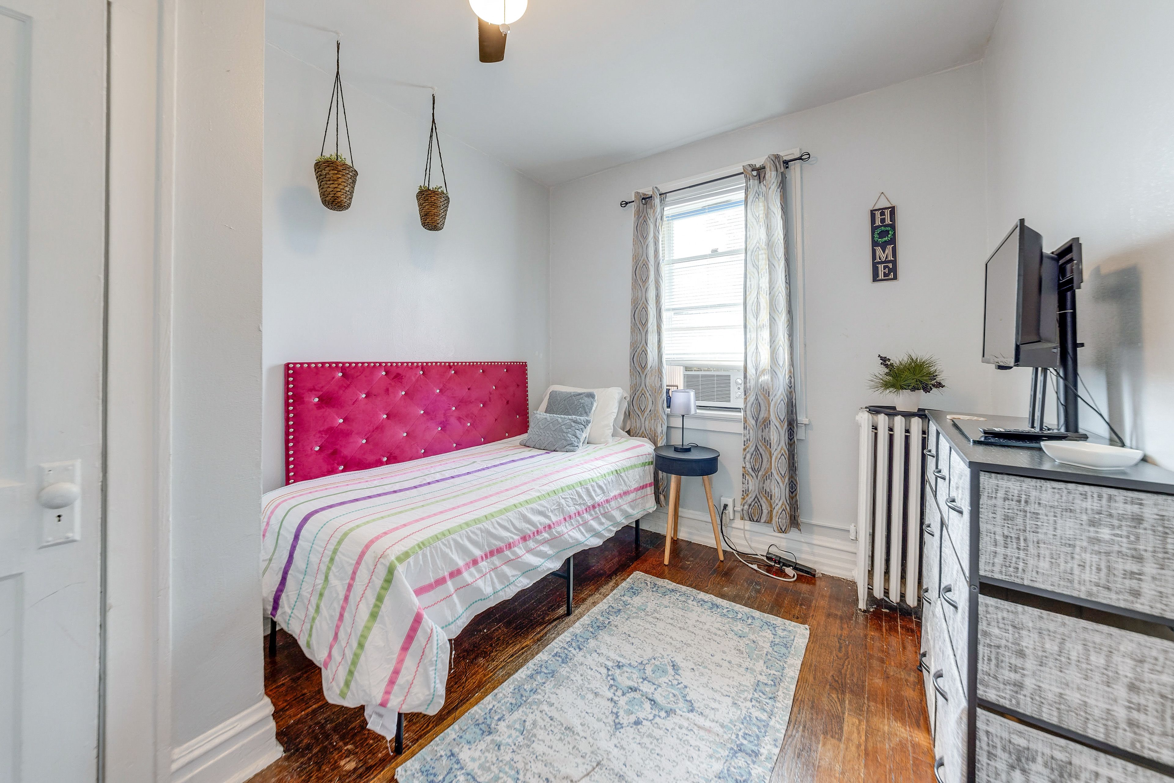 Bedroom 2 | Twin Bed | Smart TV