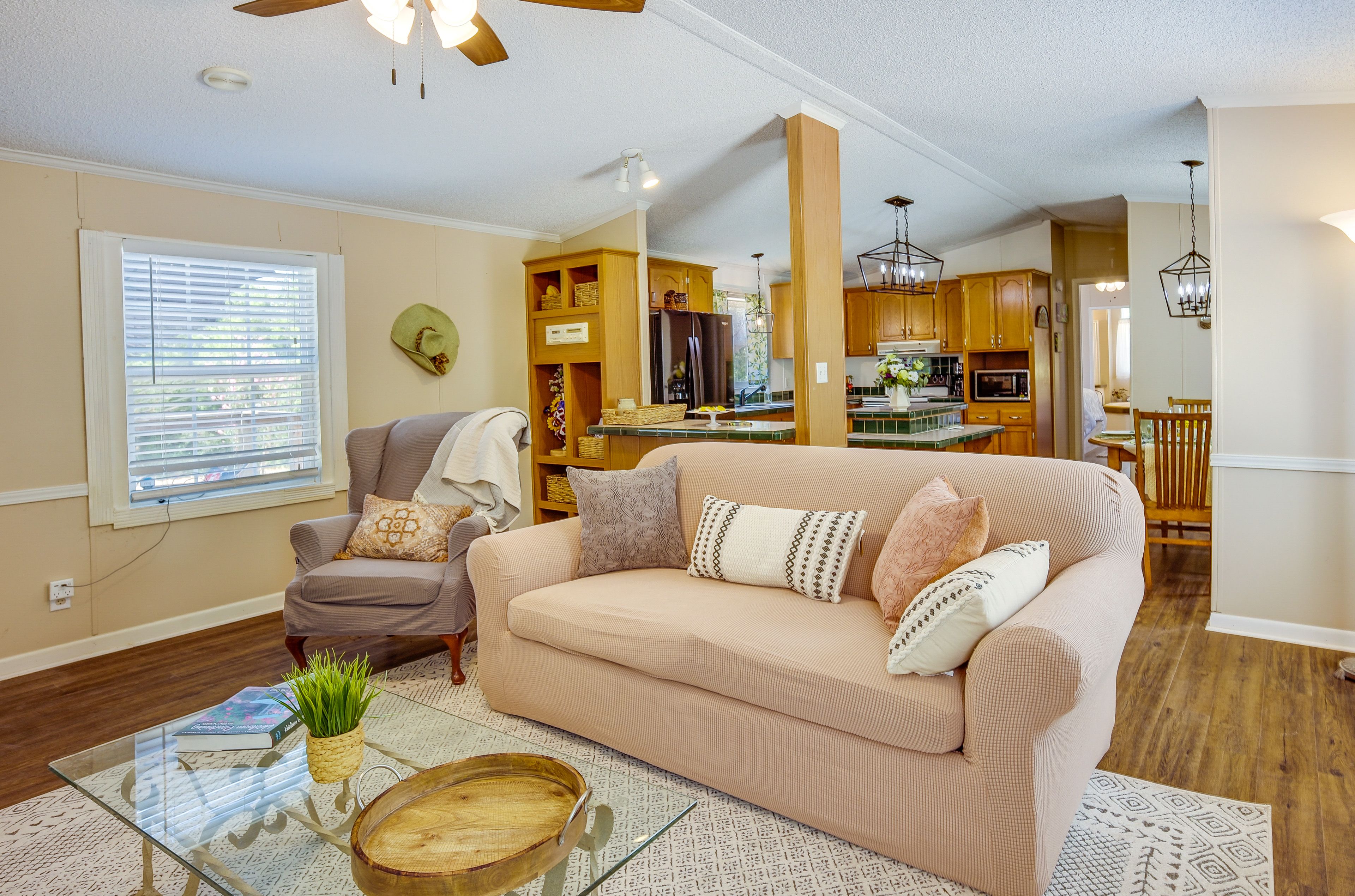 Living Room | Smart TV | Central A/C | Electric Fireplace