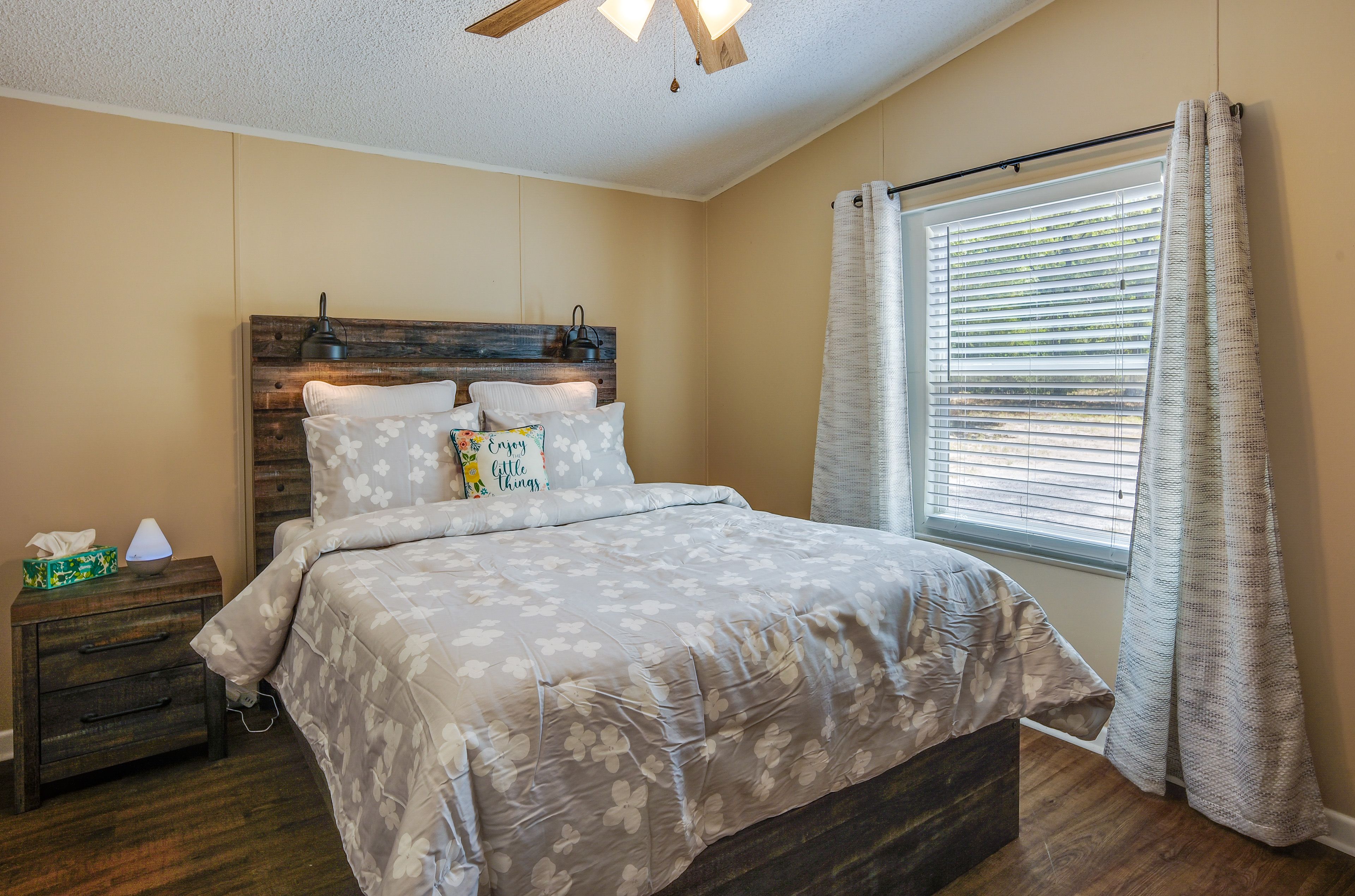 Bedroom 2 | Queen Bed