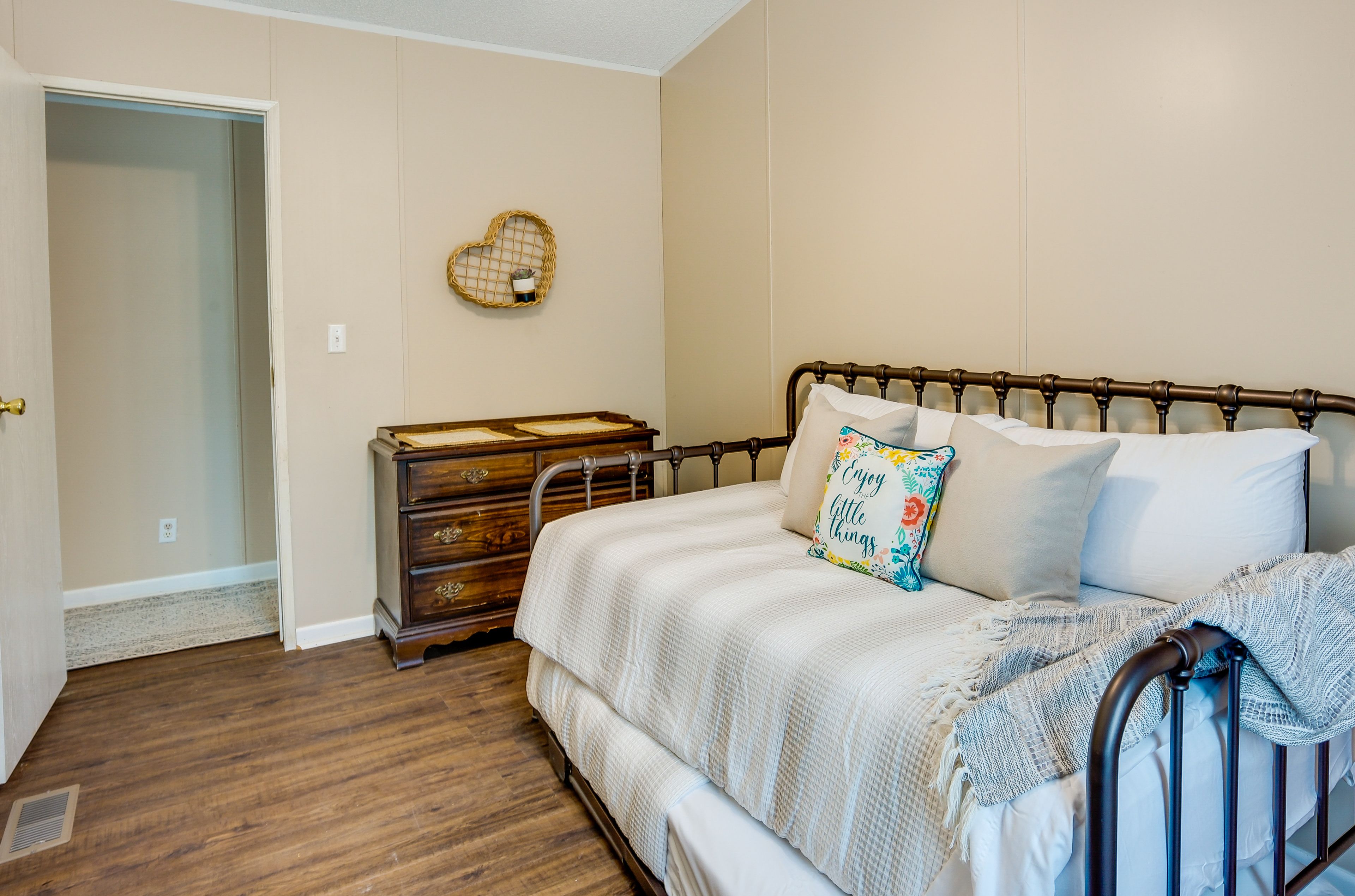 Bedroom 3 | Twin Daybed w/ Twin Trundle