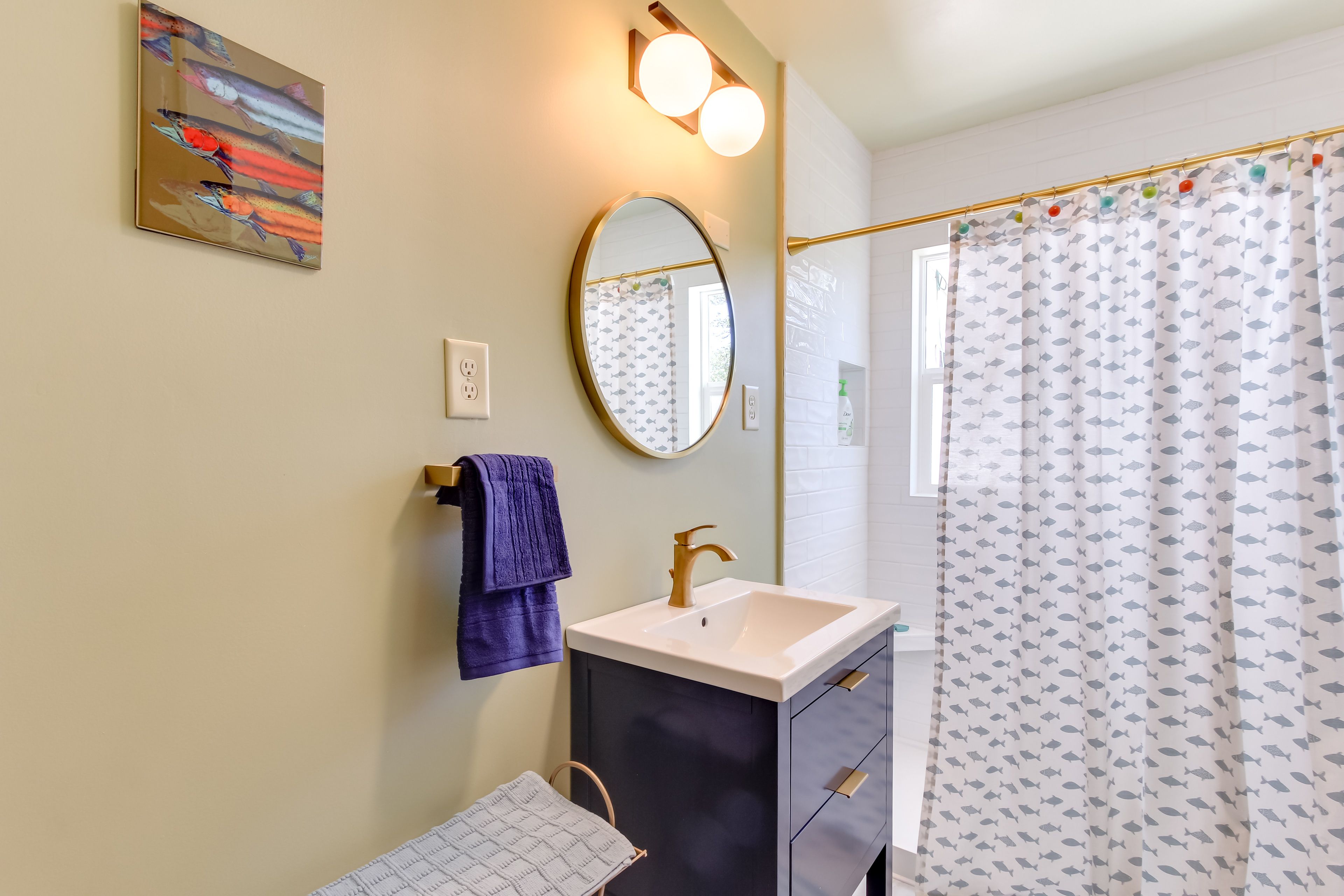 Full Bathroom | Complimentary Toiletries | Hair Dryer