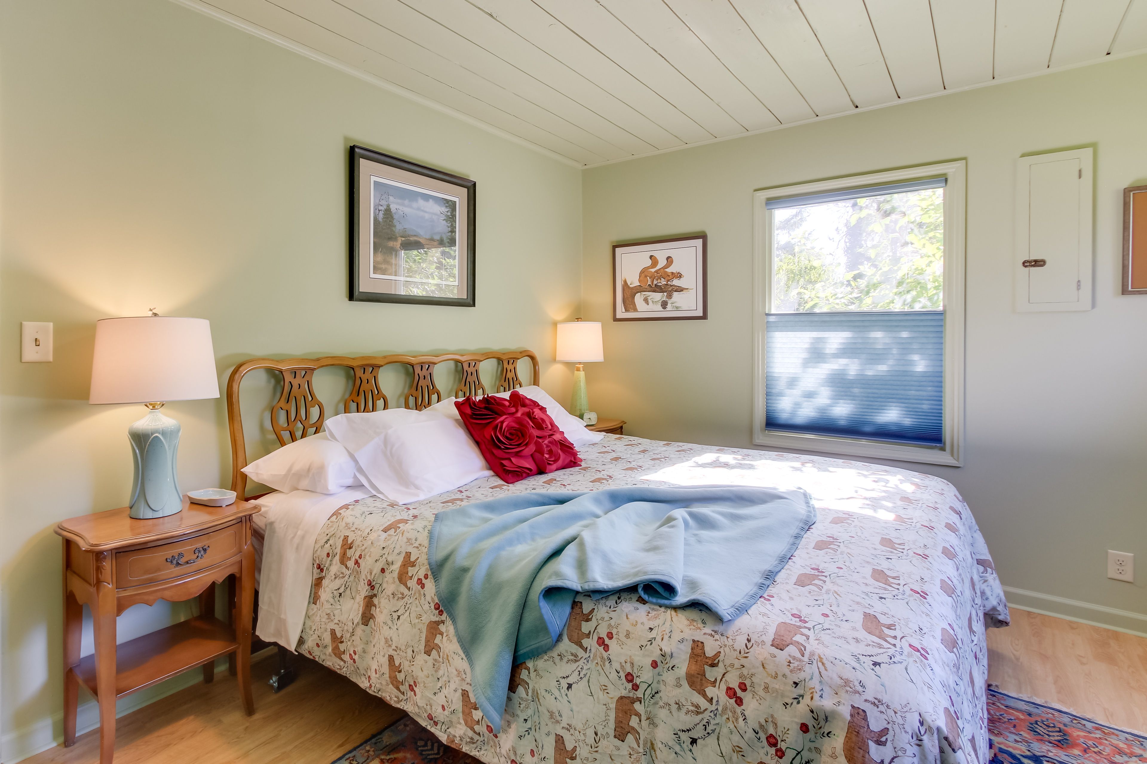 Bedroom 1 | King Bed | Linens & Towels Provided