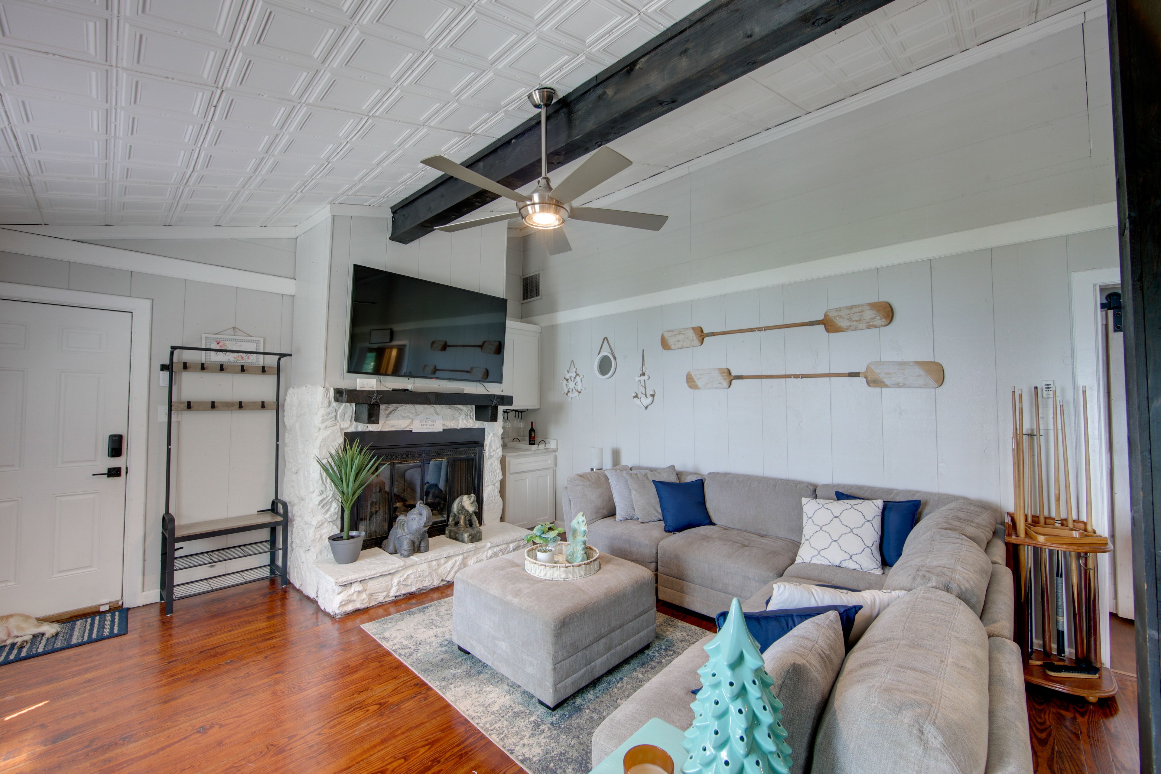 Living Room | Free WiFi | Central Heat & A/C | Smart TV