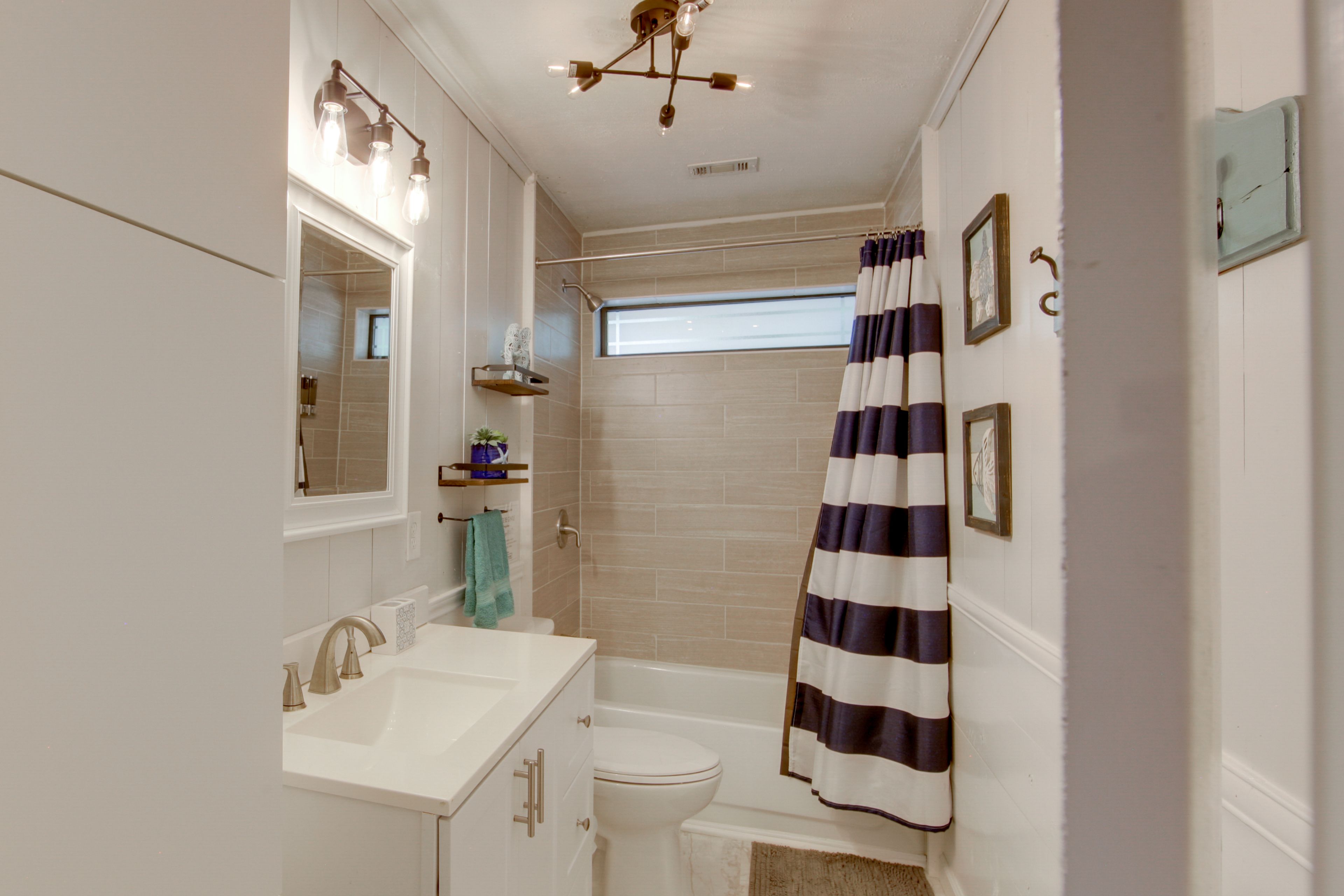 Full Bathroom | Complimentary Toiletries