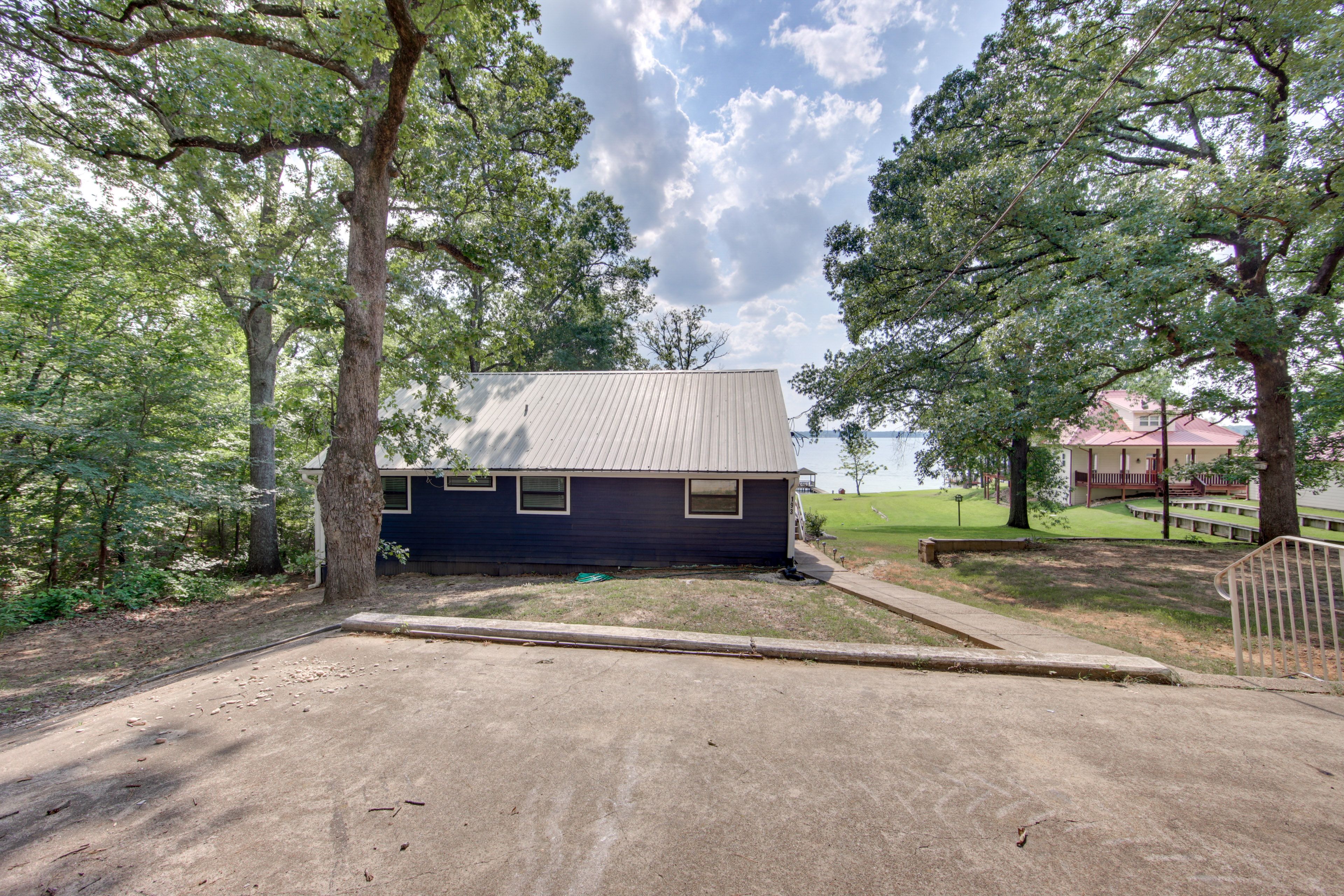 Parking | Driveway (4 Vehicles)