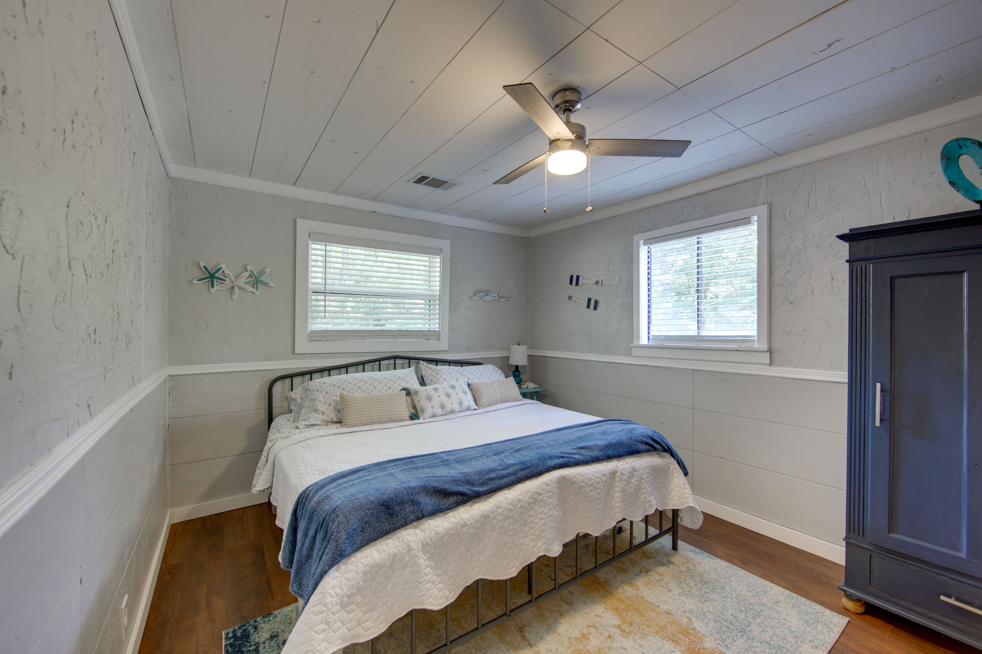 Bedroom 1 | King Bed