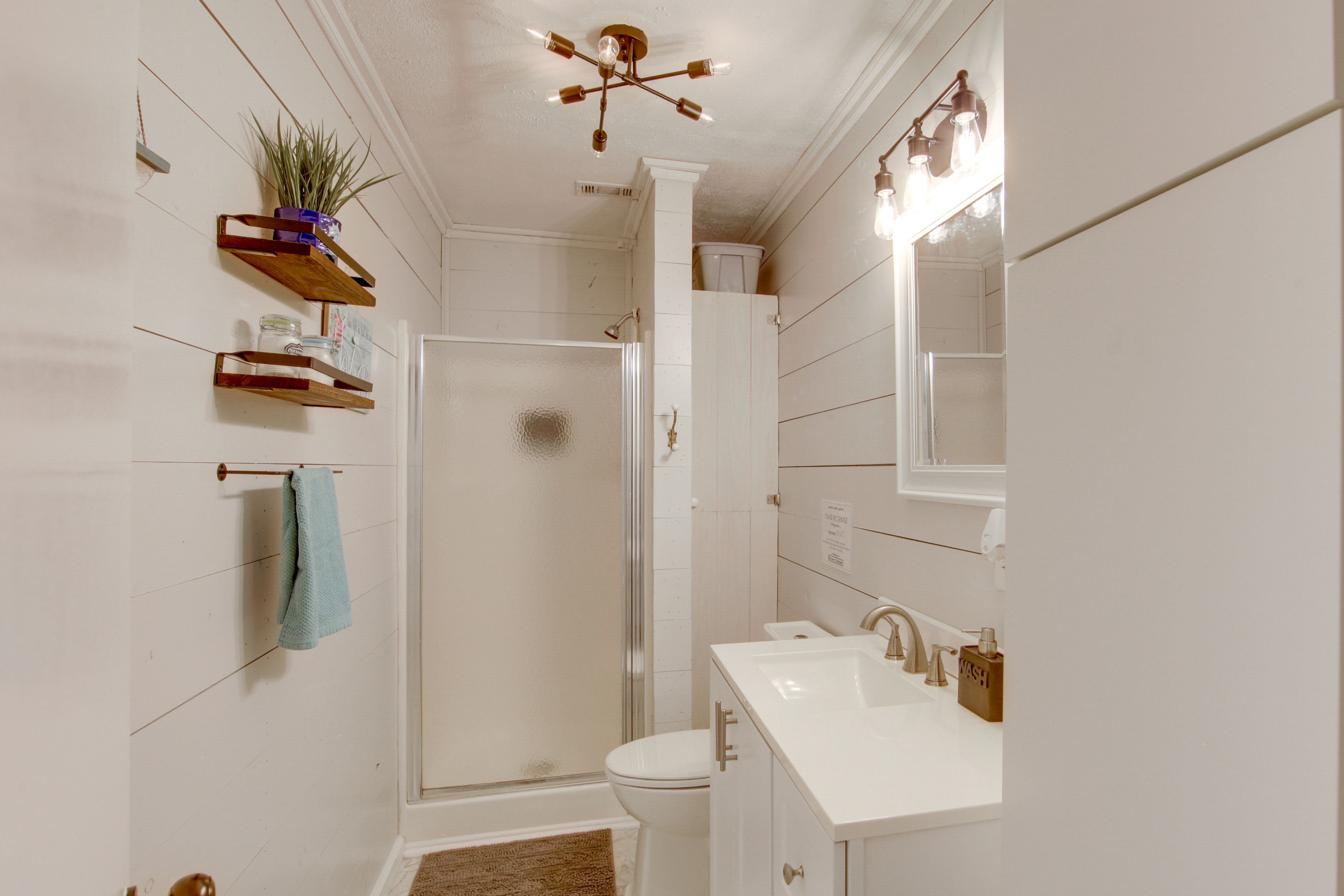 Full Bathroom | Complimentary Toiletries | Hair Dryer