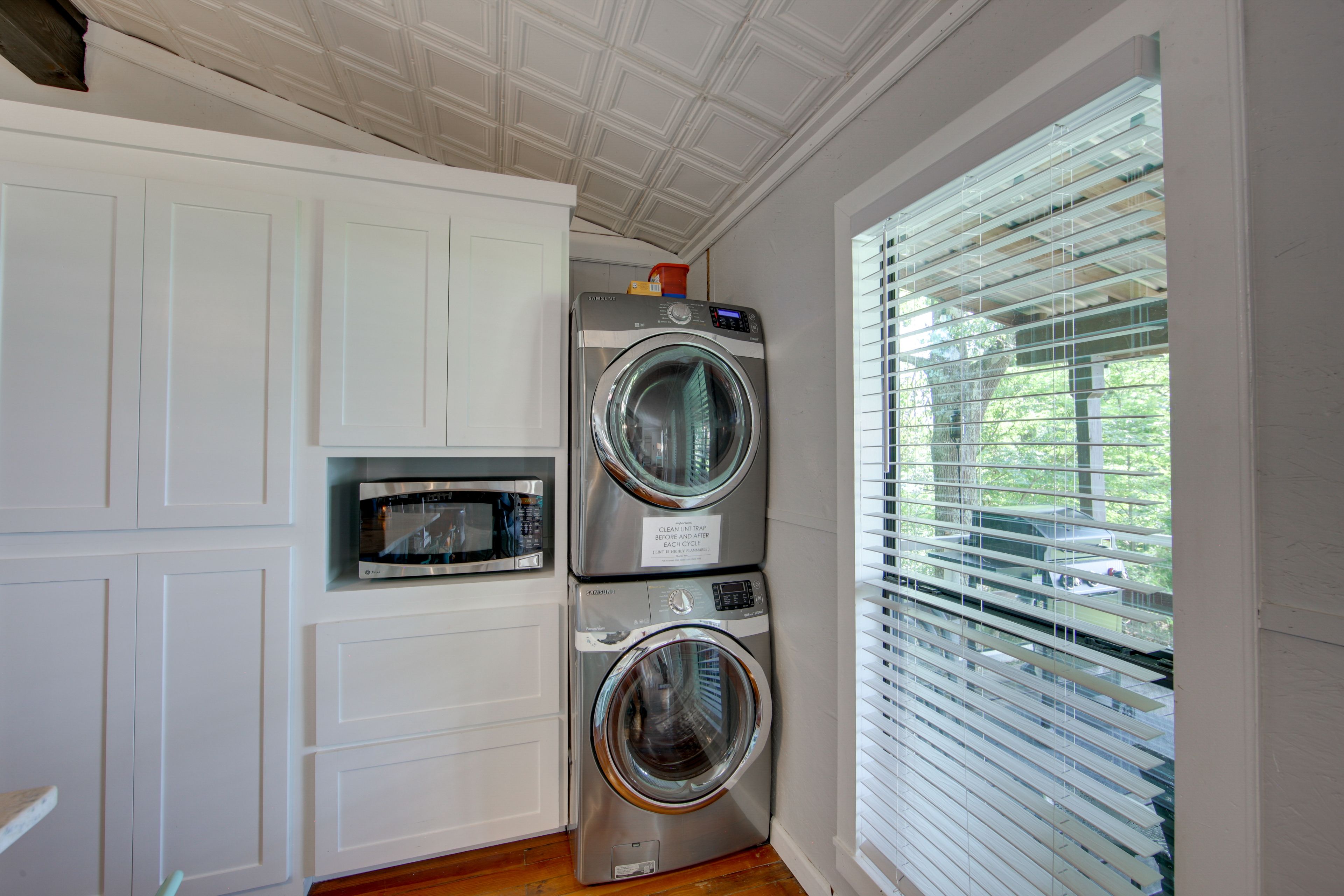 Washer & Dryer | Linens Provided