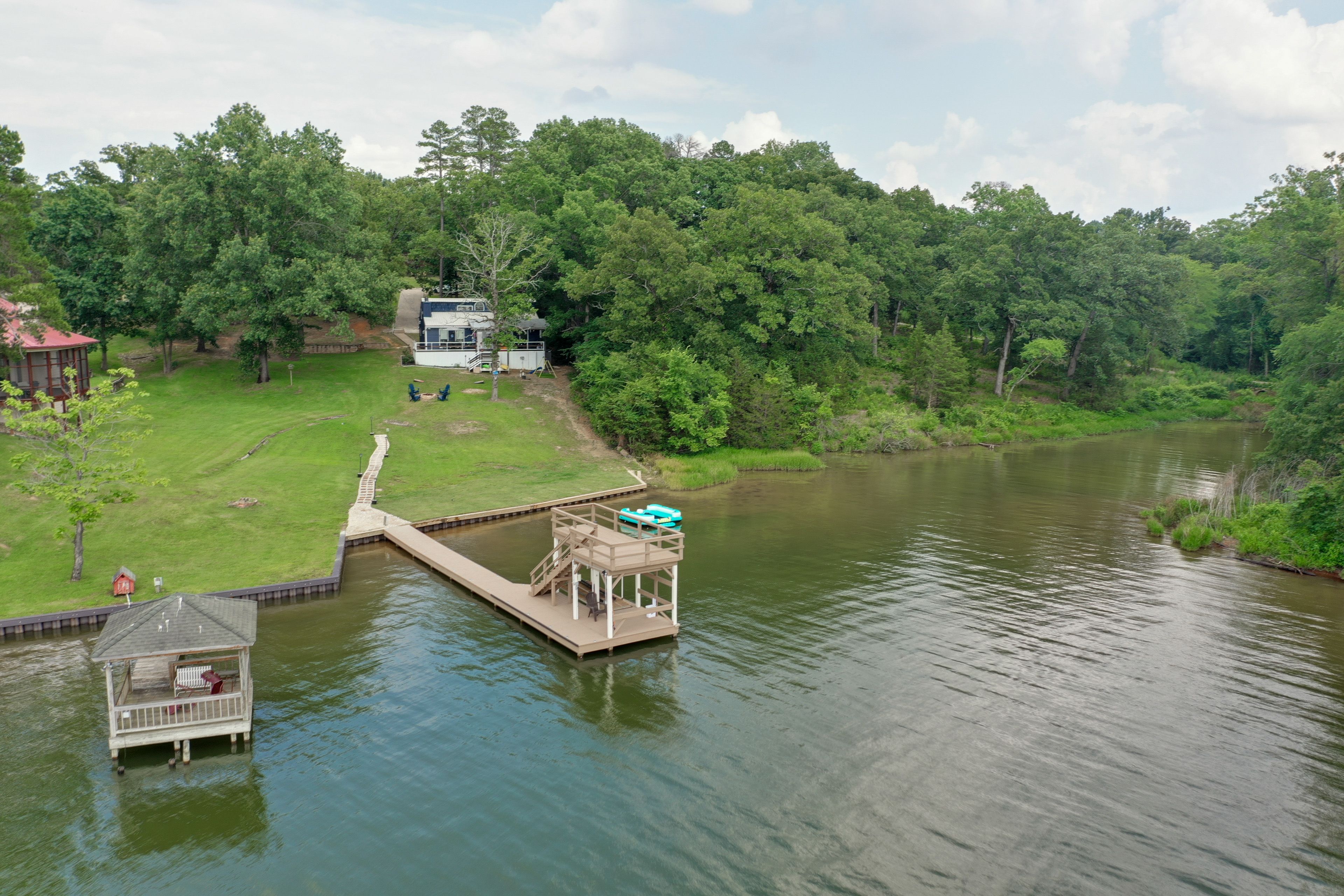 Backyard & Boat Dock Overview | Lake Bob Sandlin Access