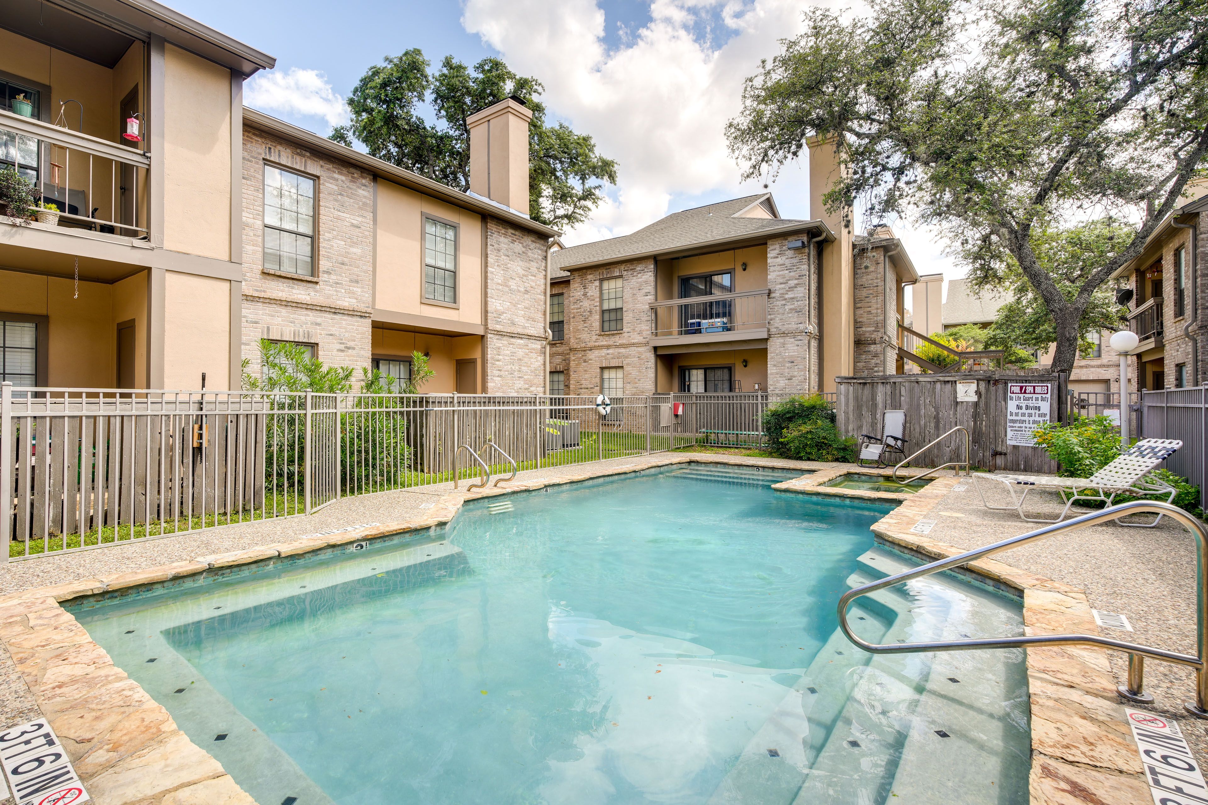 Community Pool | Hot Tub