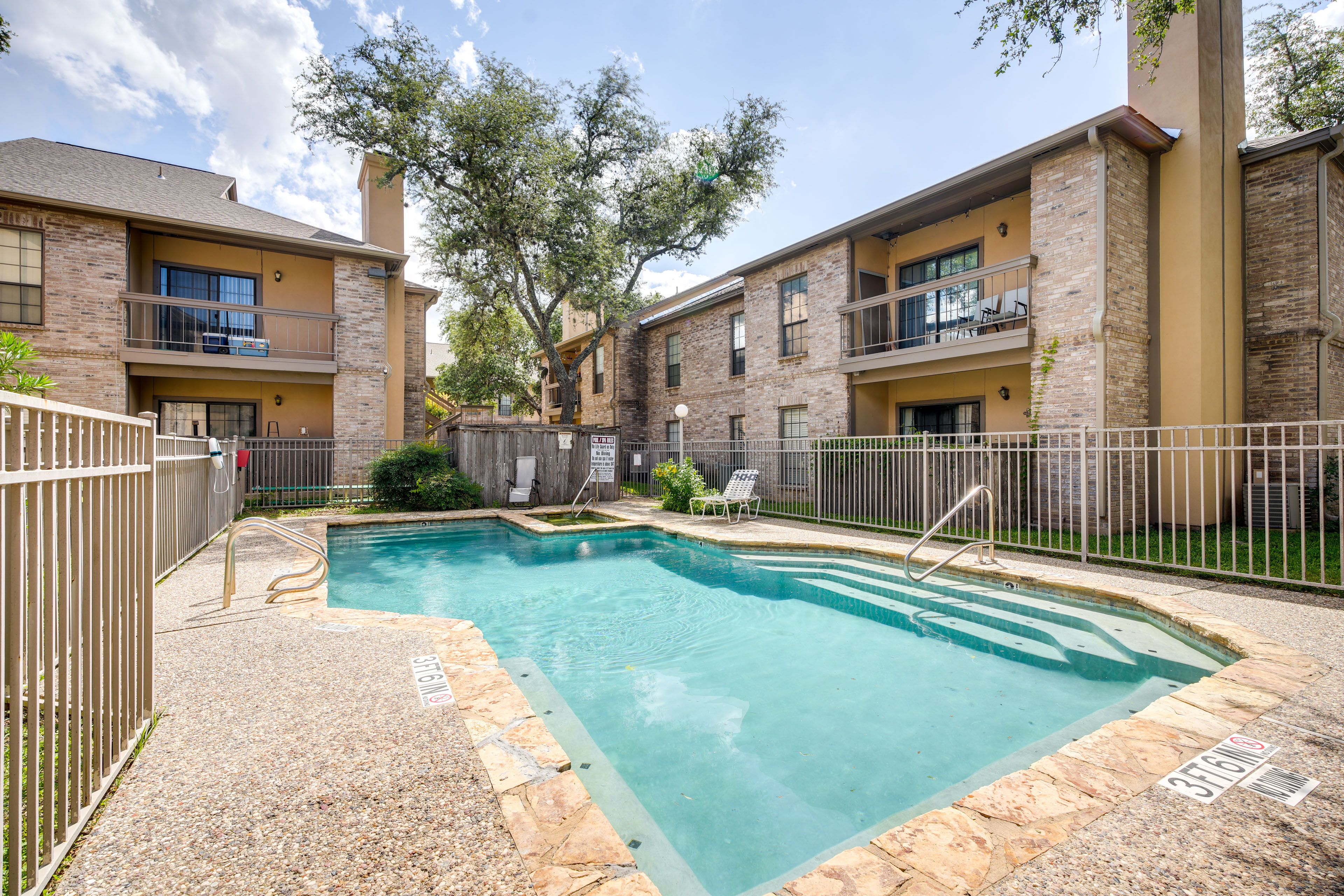 San Antonio Vacation Rental | 1BR | 1BA | 976 Sq Ft | Steps Required to Enter