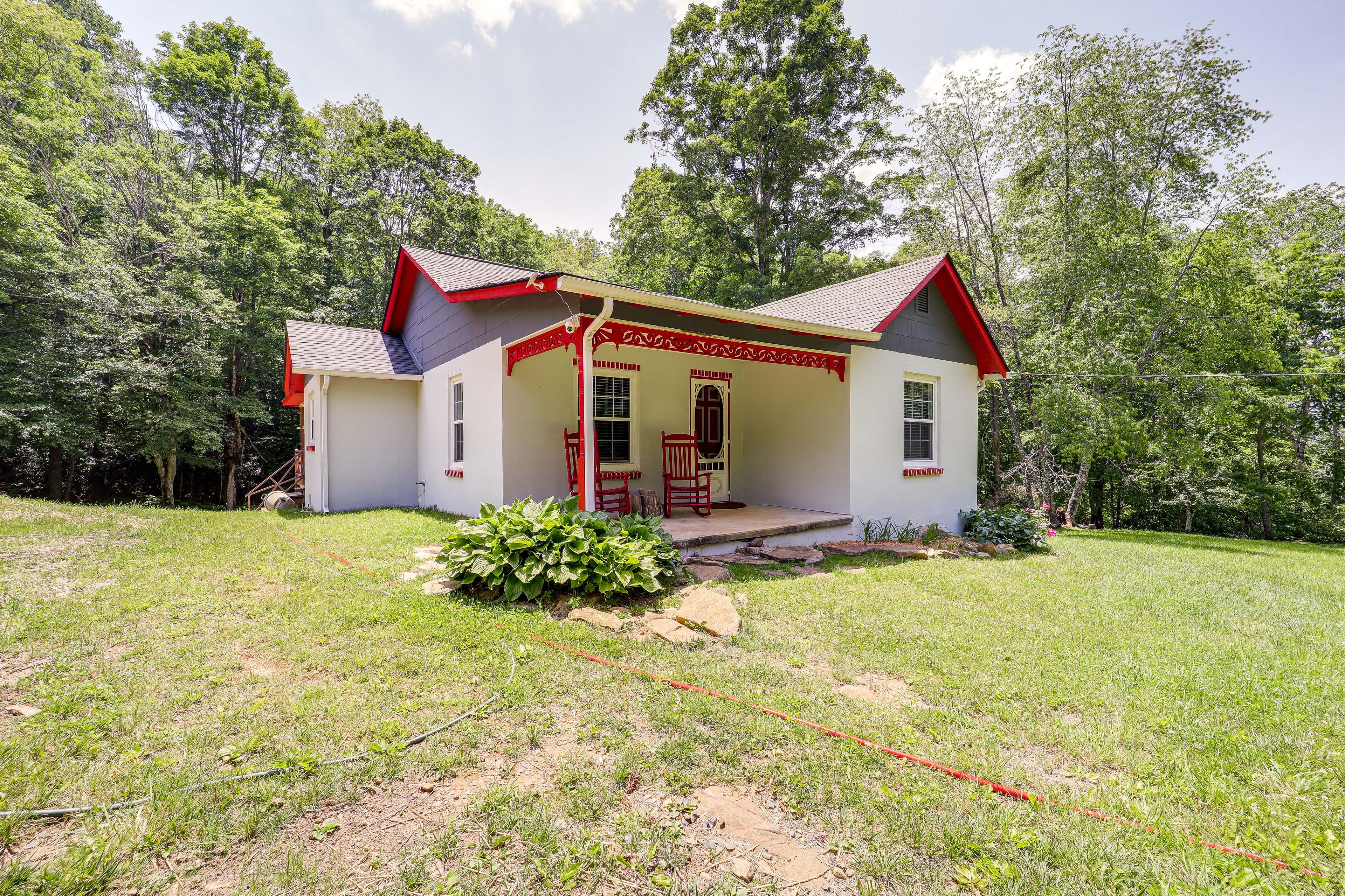 Parking | Driveway (2 Vehicles) | Trailer Parking Available