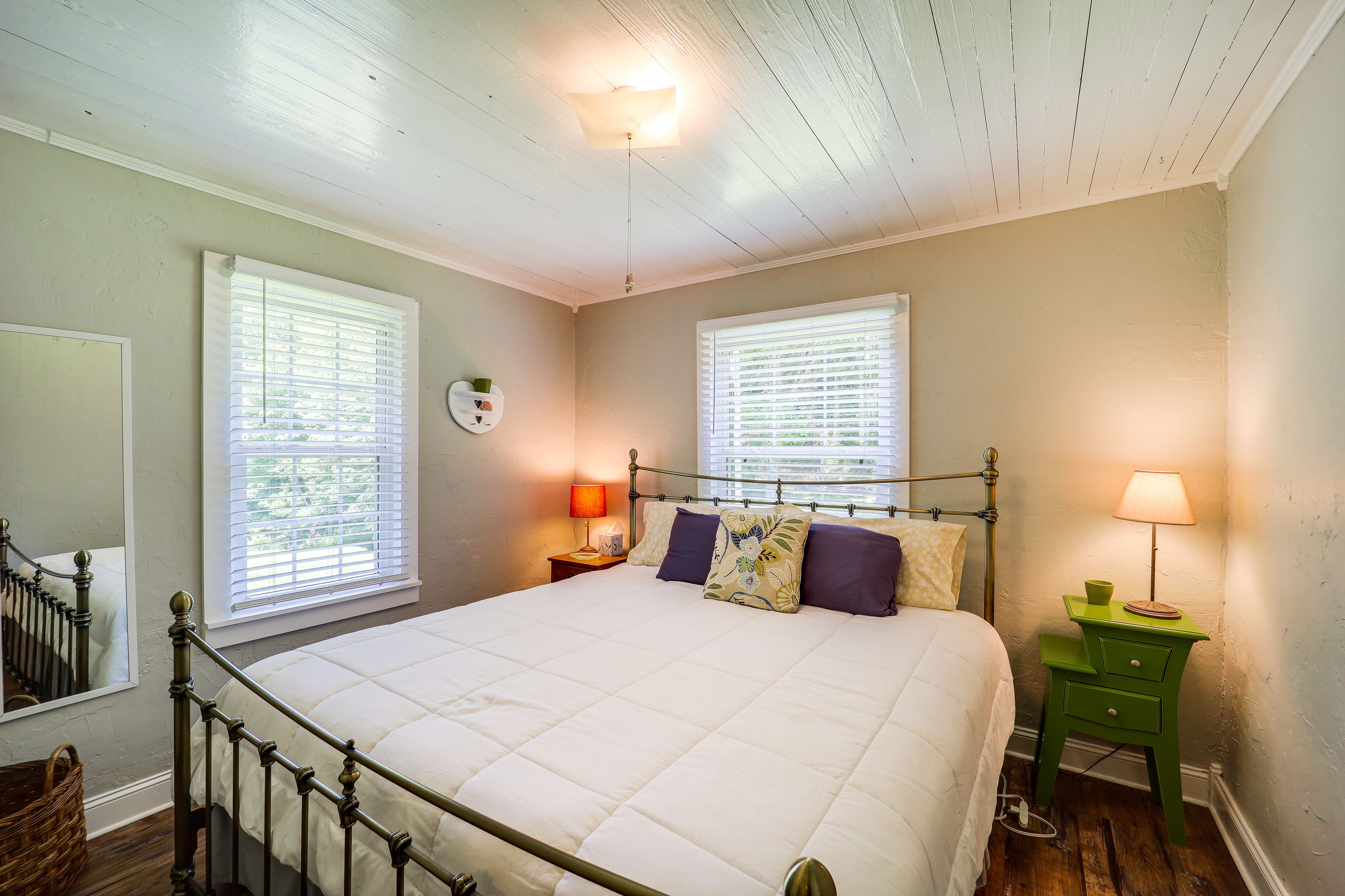 Bedroom 1 | King Bed
