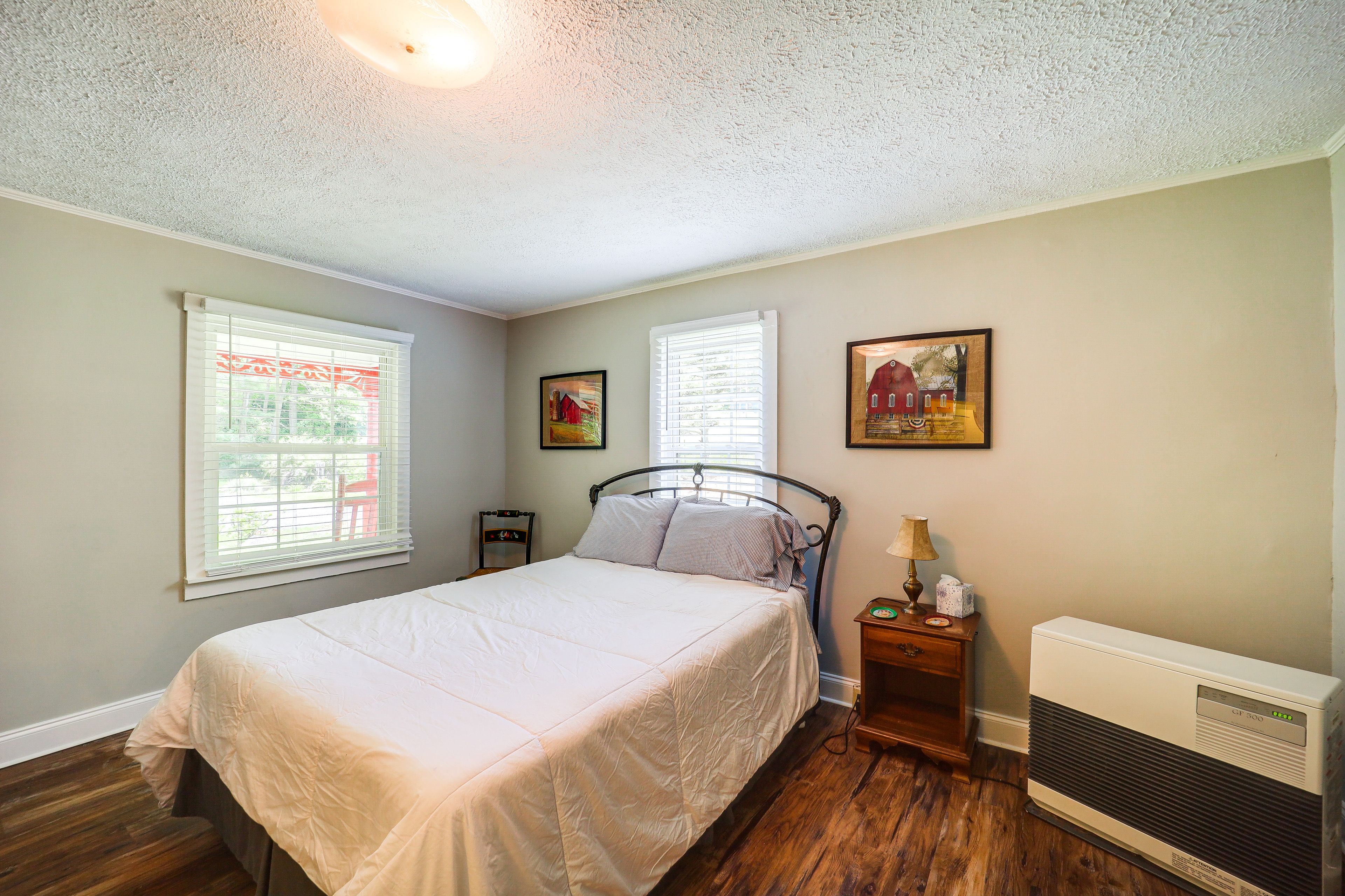 Bedroom 2 | Queen Bed