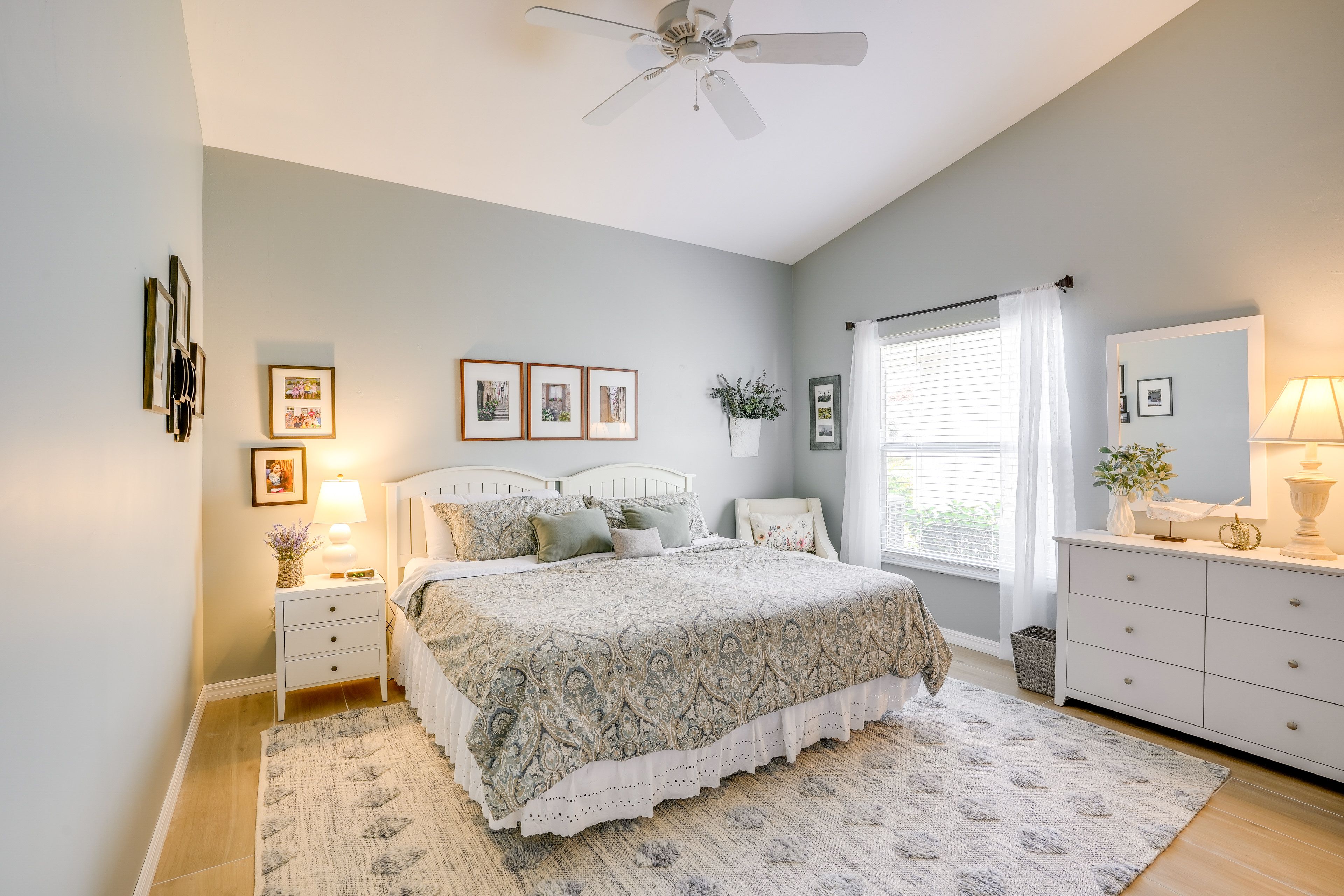 Bedroom 2 | King Bed (Converts to 2 Twin Beds)