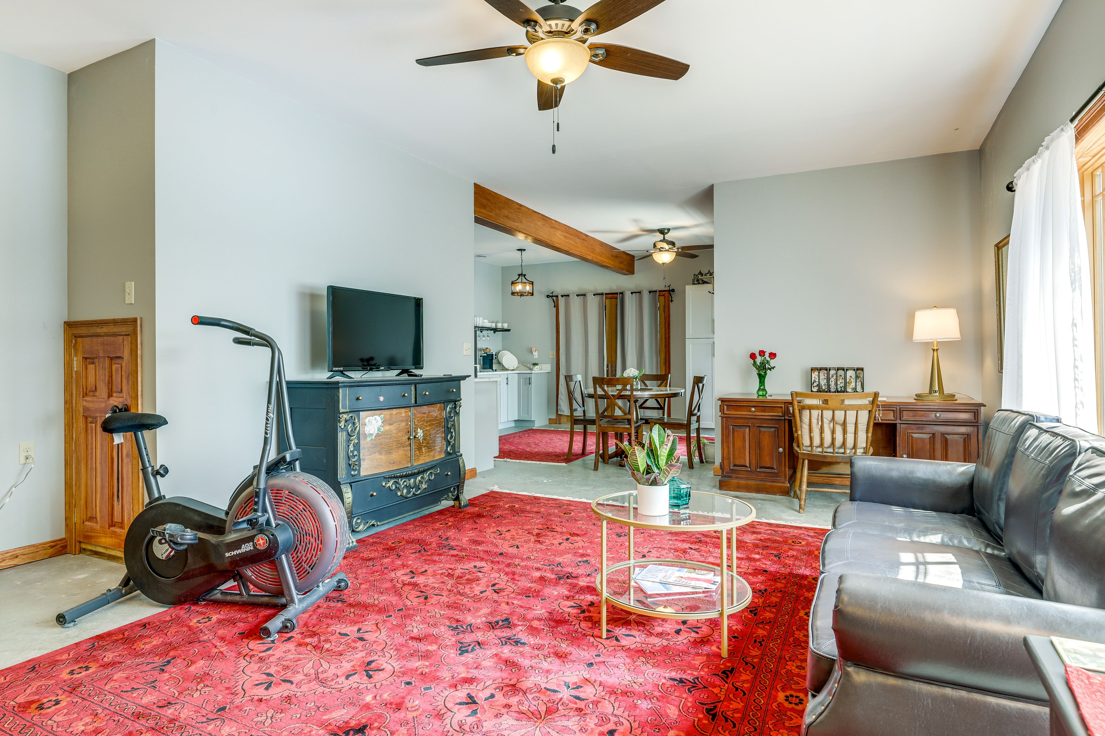 Living Room | Free WiFi | Smart TV w/ Cable | Wood-Burning Fireplace