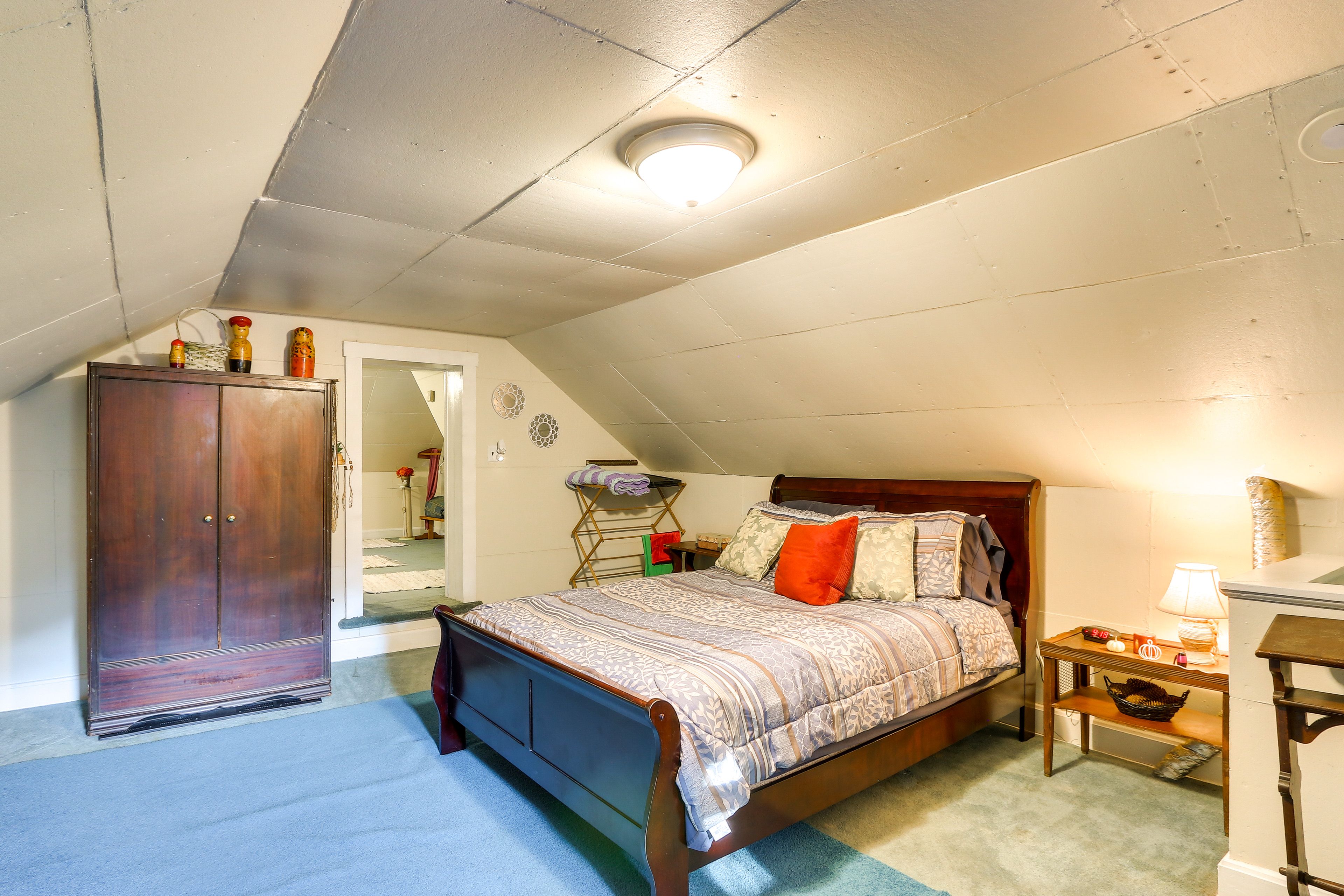 Bedroom 1 | Queen Bed | 2nd Floor