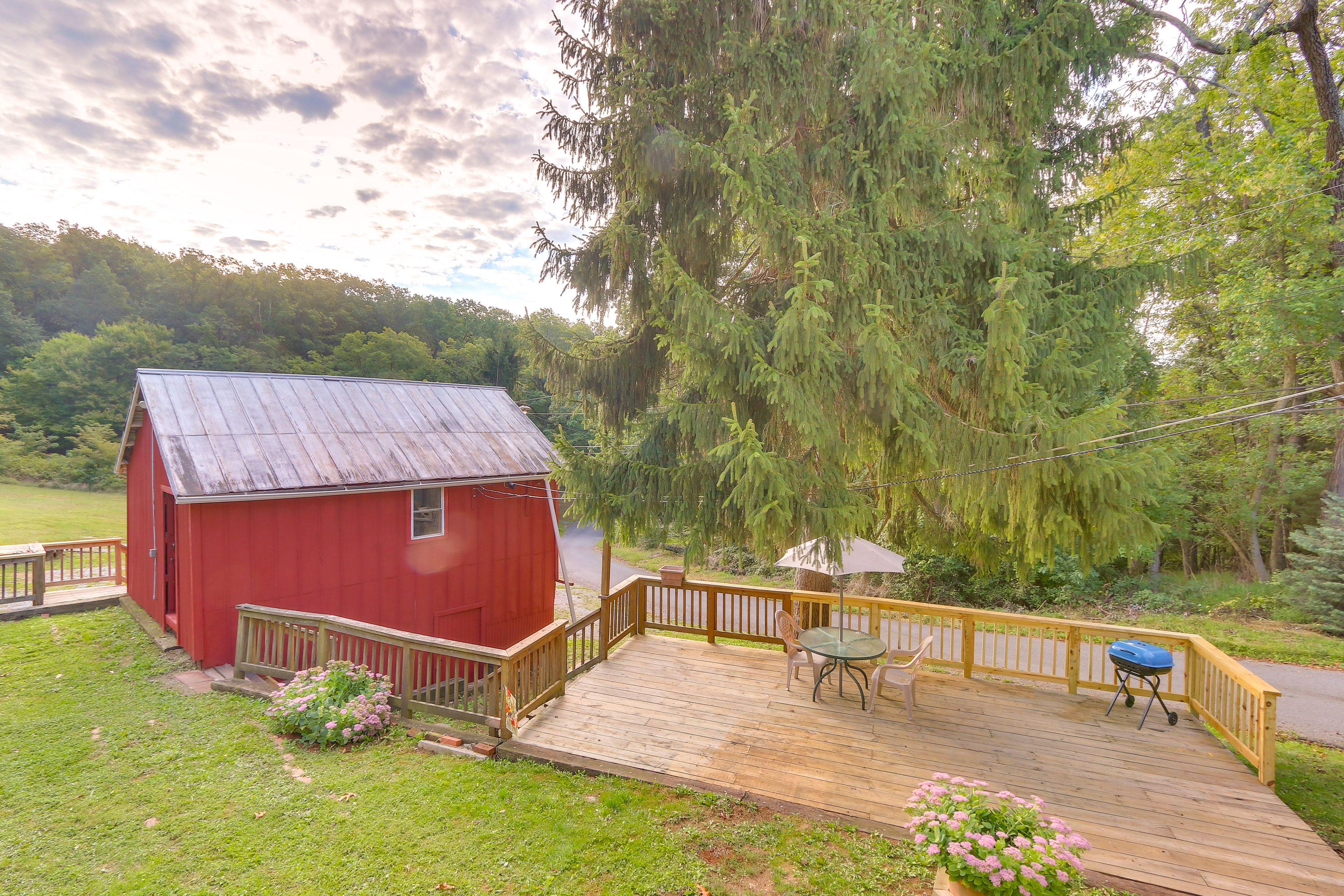 Deck | Outdoor Dining Area | Charcoal Grill | Wooded Location