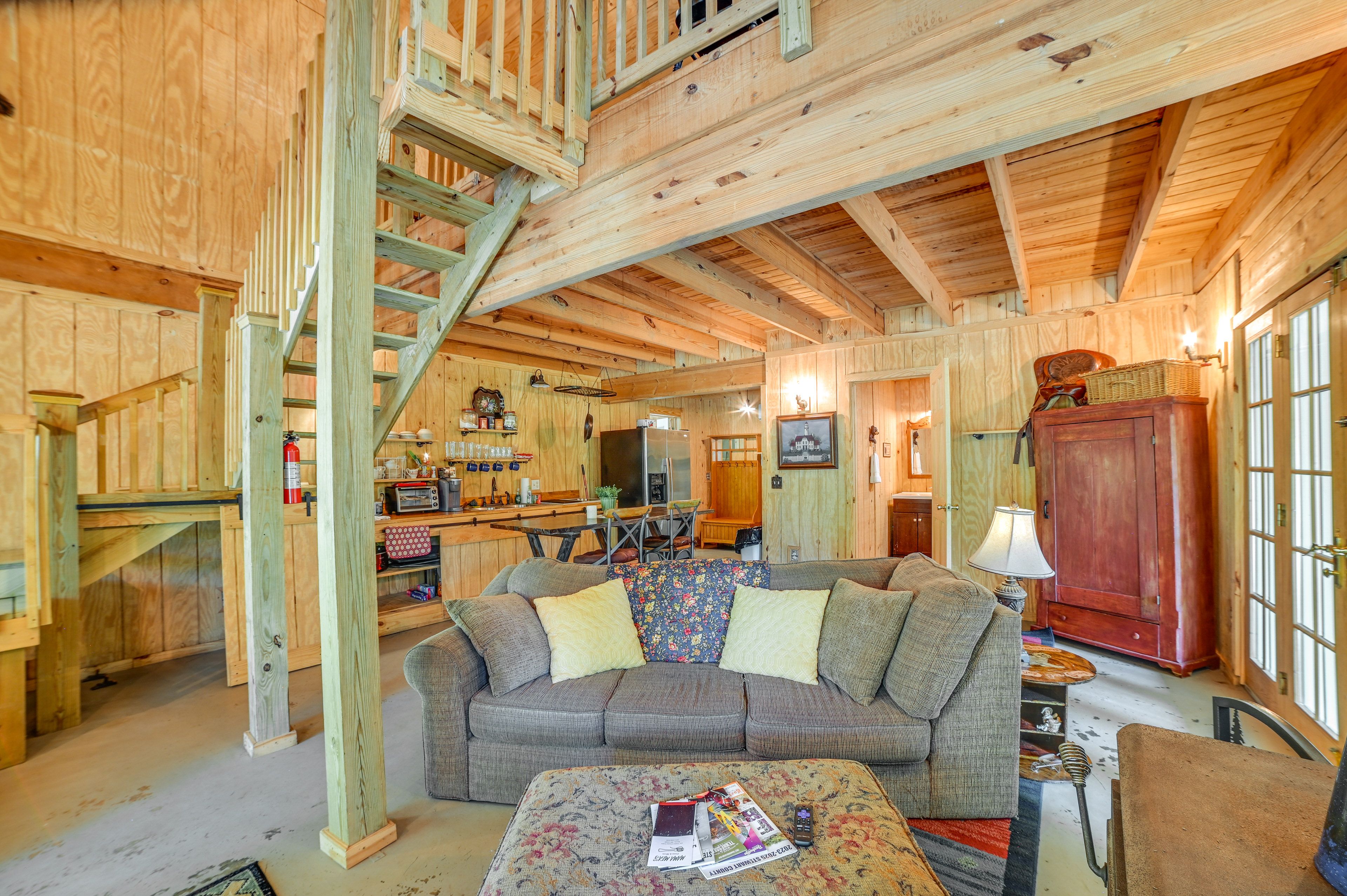 Dover Vacation Rental | Studio | 1BA | 1,580 Sq Ft | Stairs Required