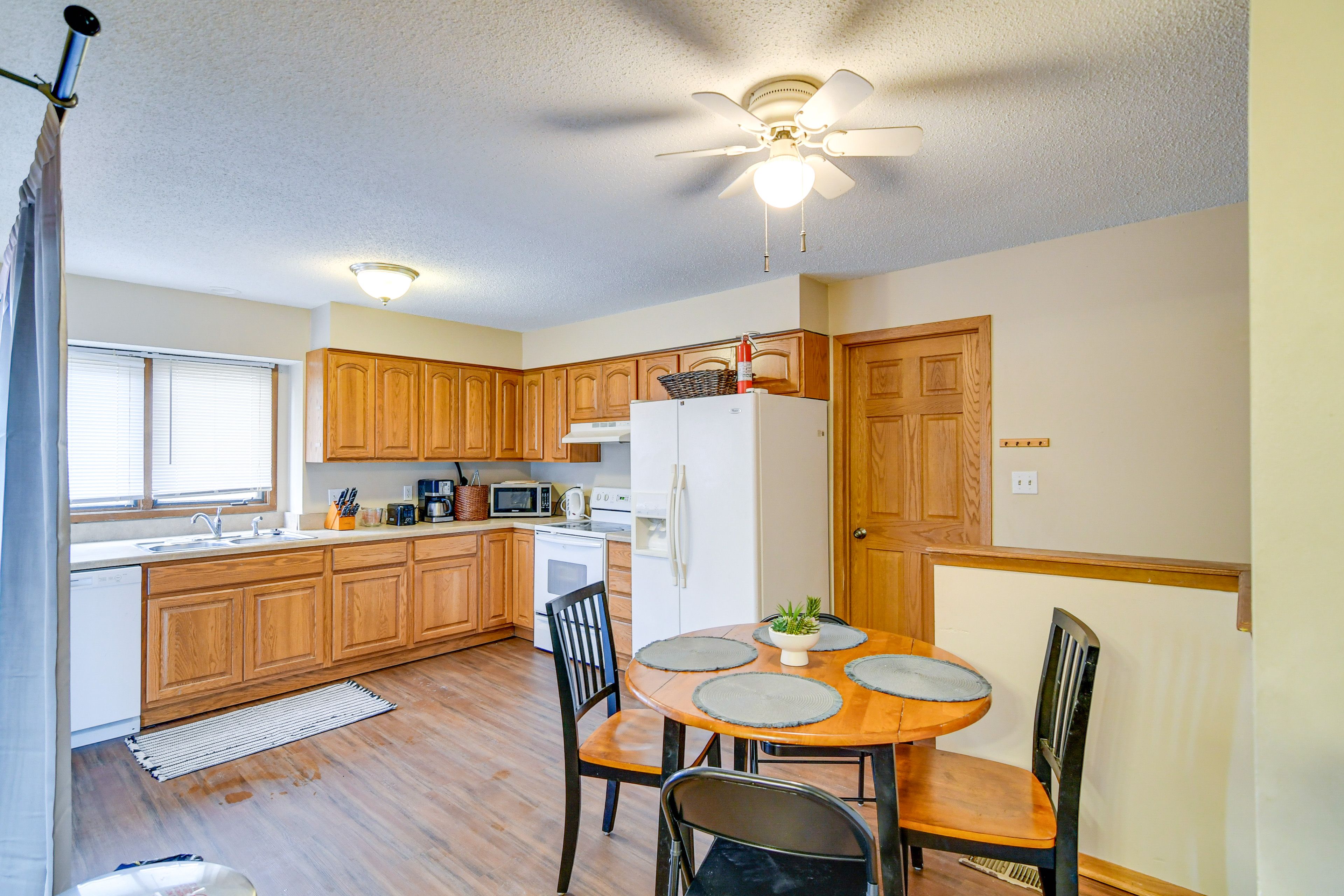 Eat-In Kitchen | Trash Bags & Paper Towels | 1st Floor