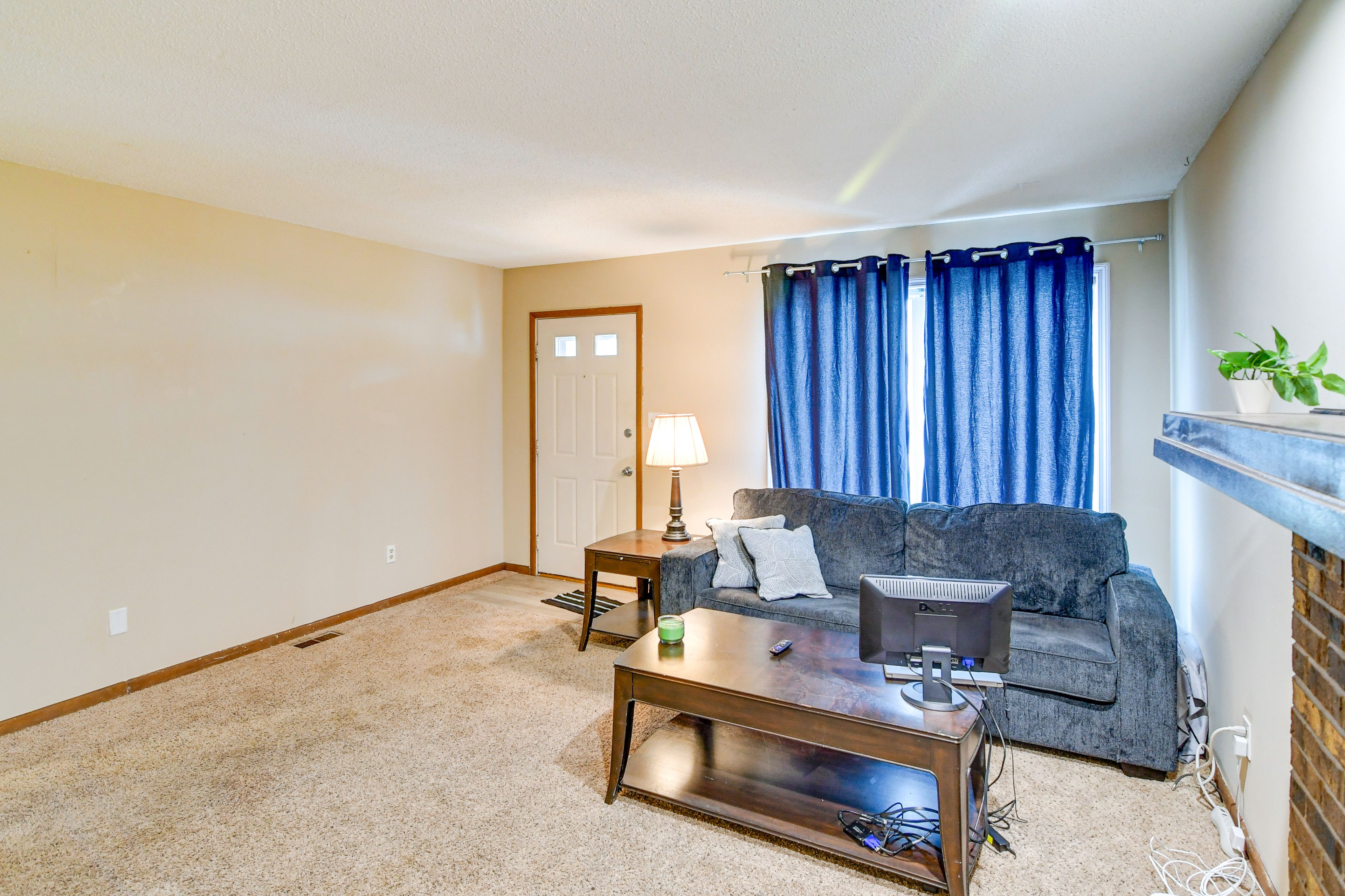 Living Room | Free WiFi | Central A/C & Heat | Smart TV | 1st Floor