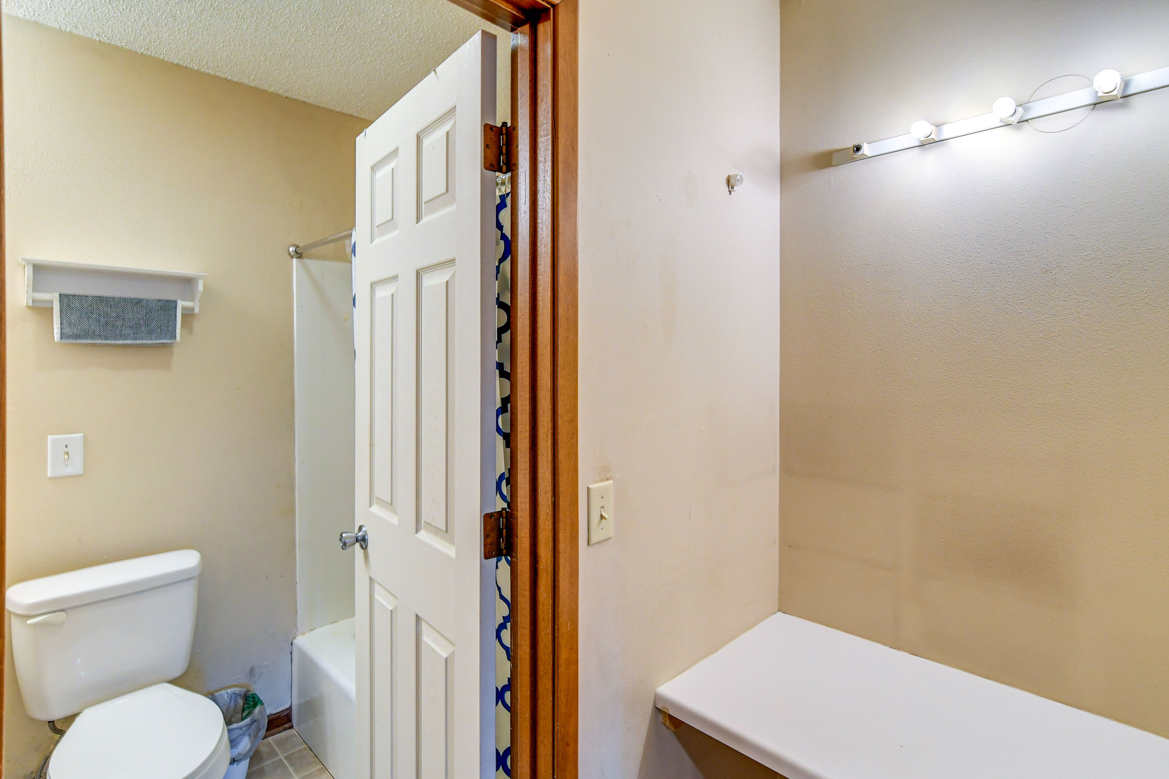 Jack-and-Jill Bathroom | 1st Floor