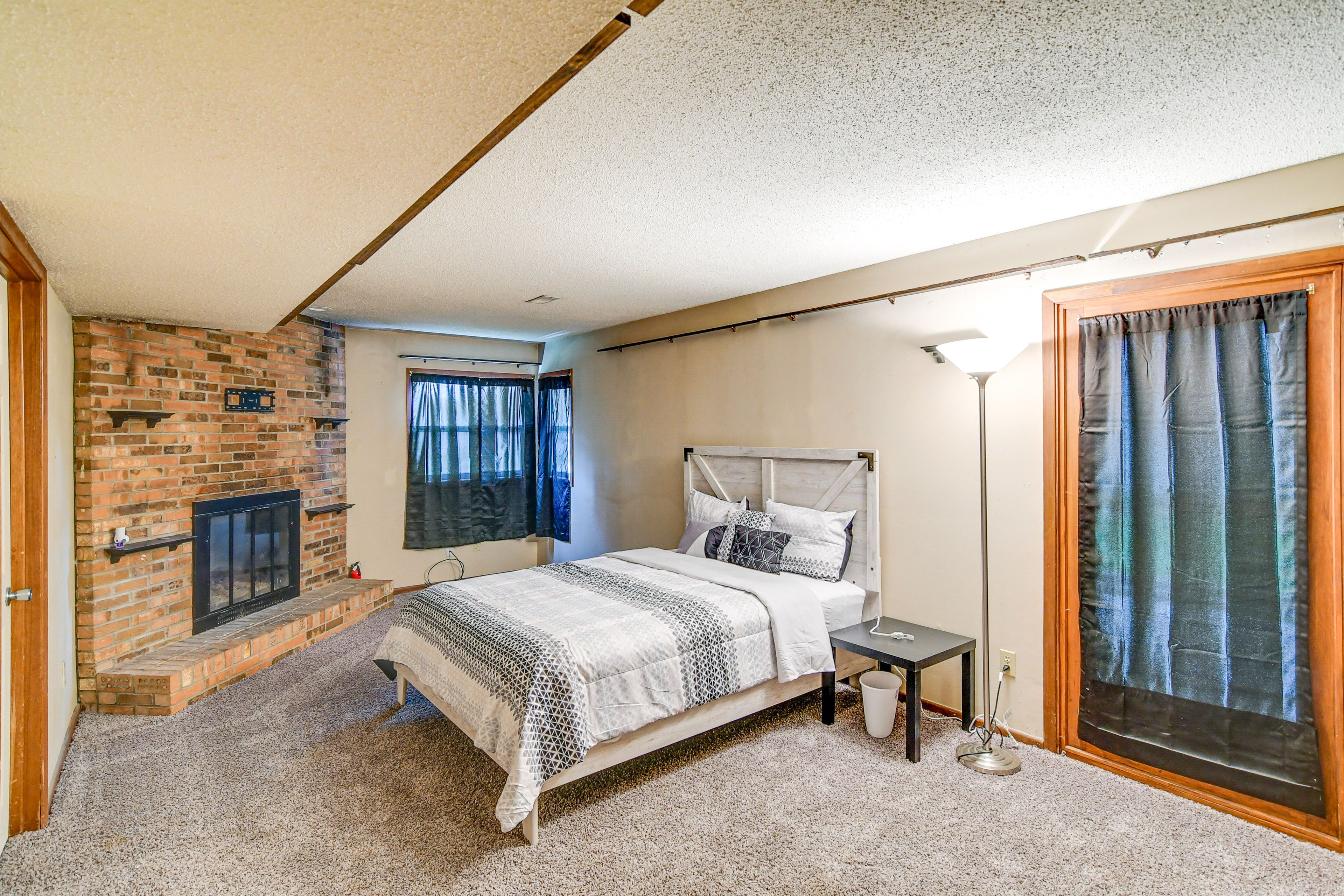 Den | Queen Bed | Basement