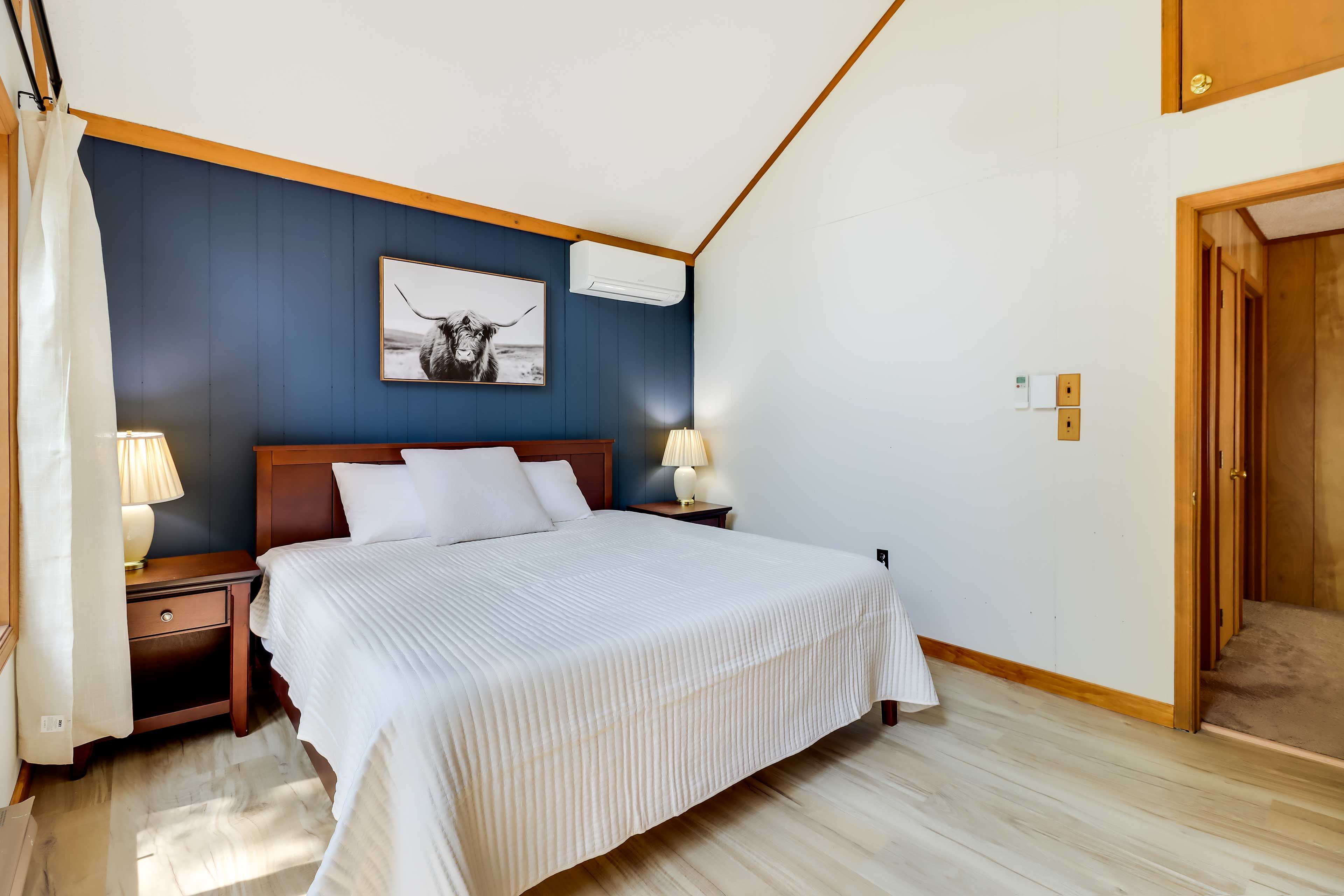 Bedroom 2 | 2nd Floor | King Bed | Smart TV
