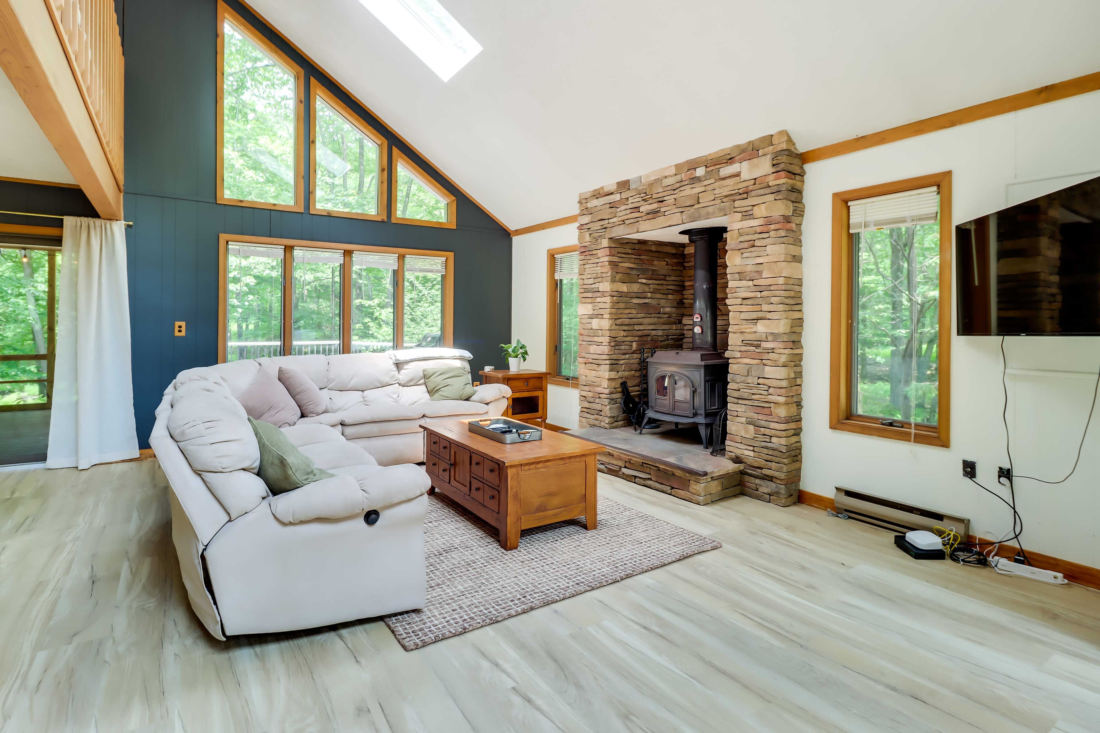Living Room | 1st Floor | Smart TV | Free WiFi | Central A/C + Heating