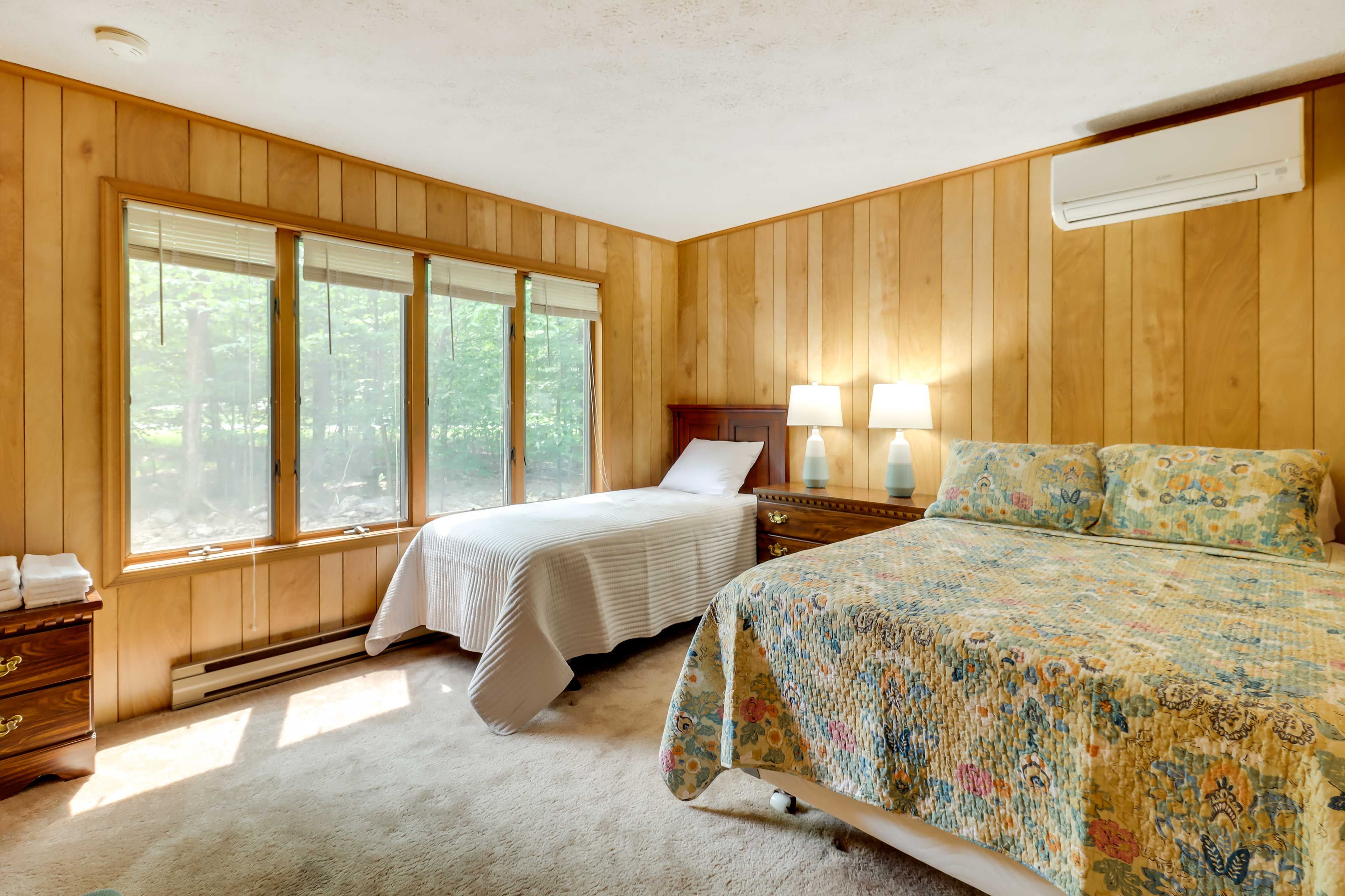 Bedroom 1 | 1st Floor | Full Bed | Twin Bed | Linens Provided