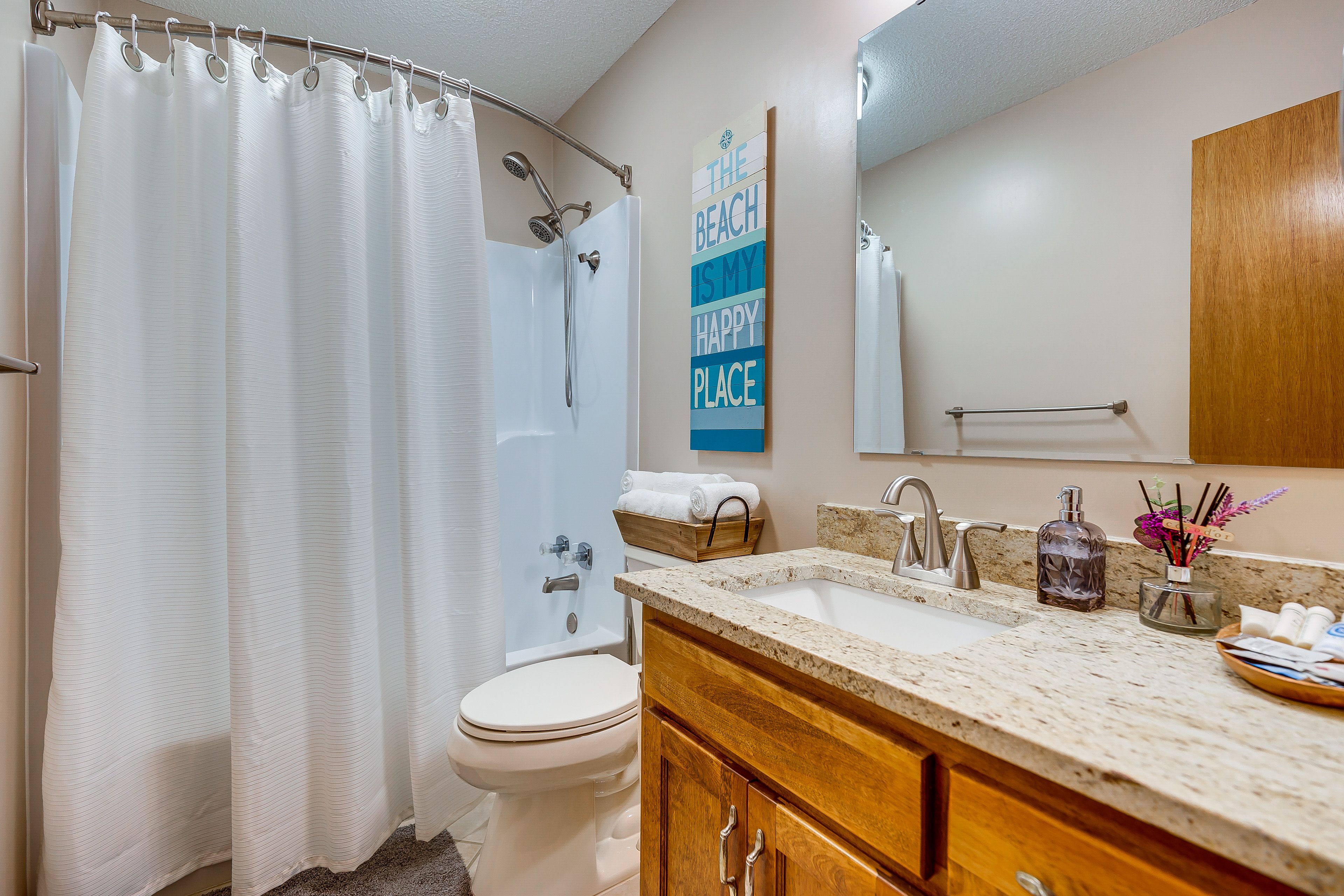 Full Bathroom | Shower/Tub Combo | Hair Dryer