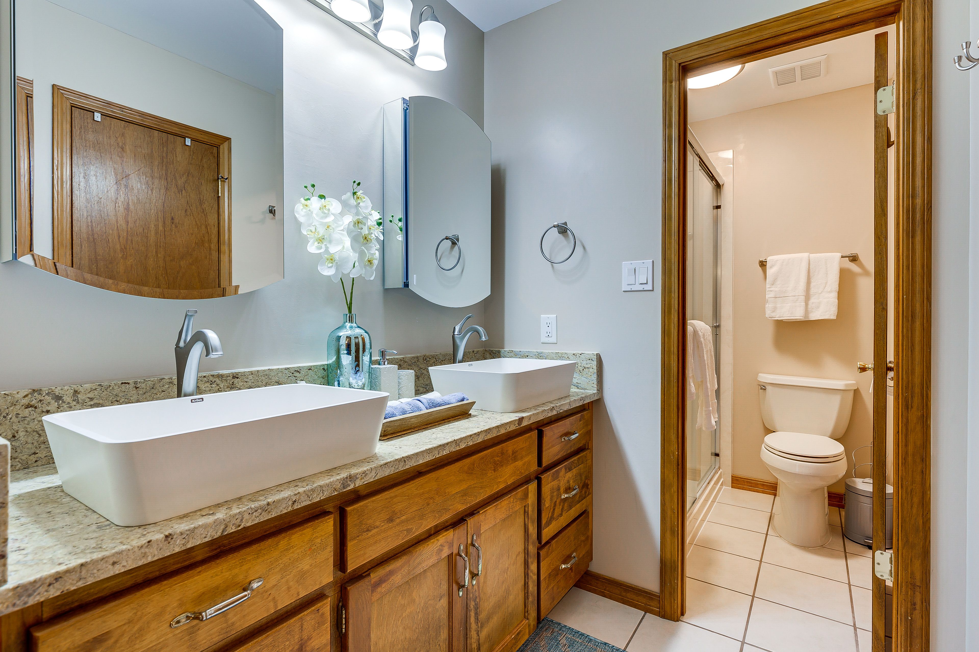 Full Bathroom | Walk-In Shower | Complimentary Toiletries | Towels Provided
