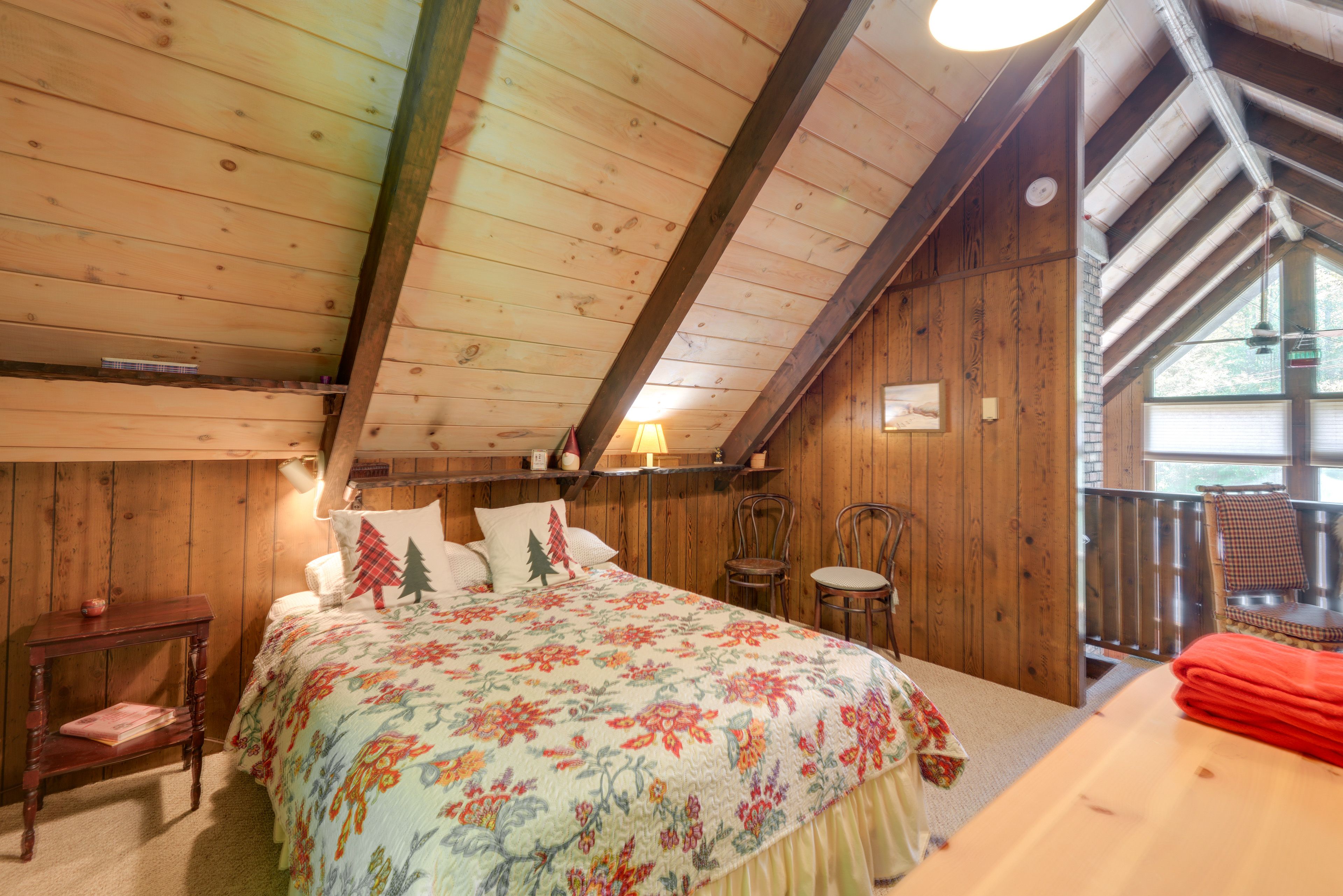 Loft | Queen Bed