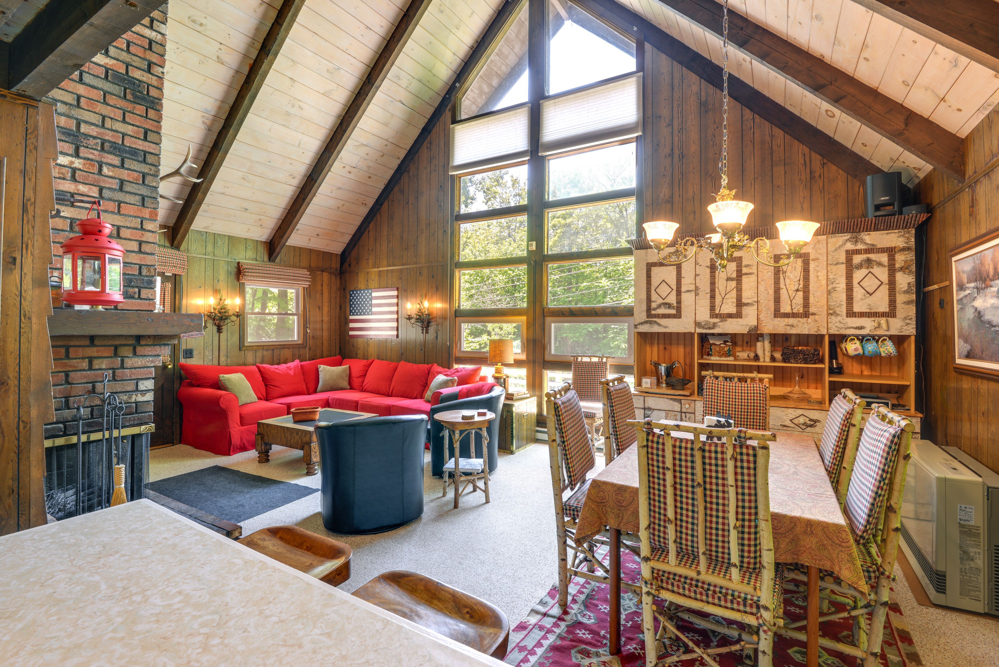 Dining Area | Dishware & Flatware Provided
