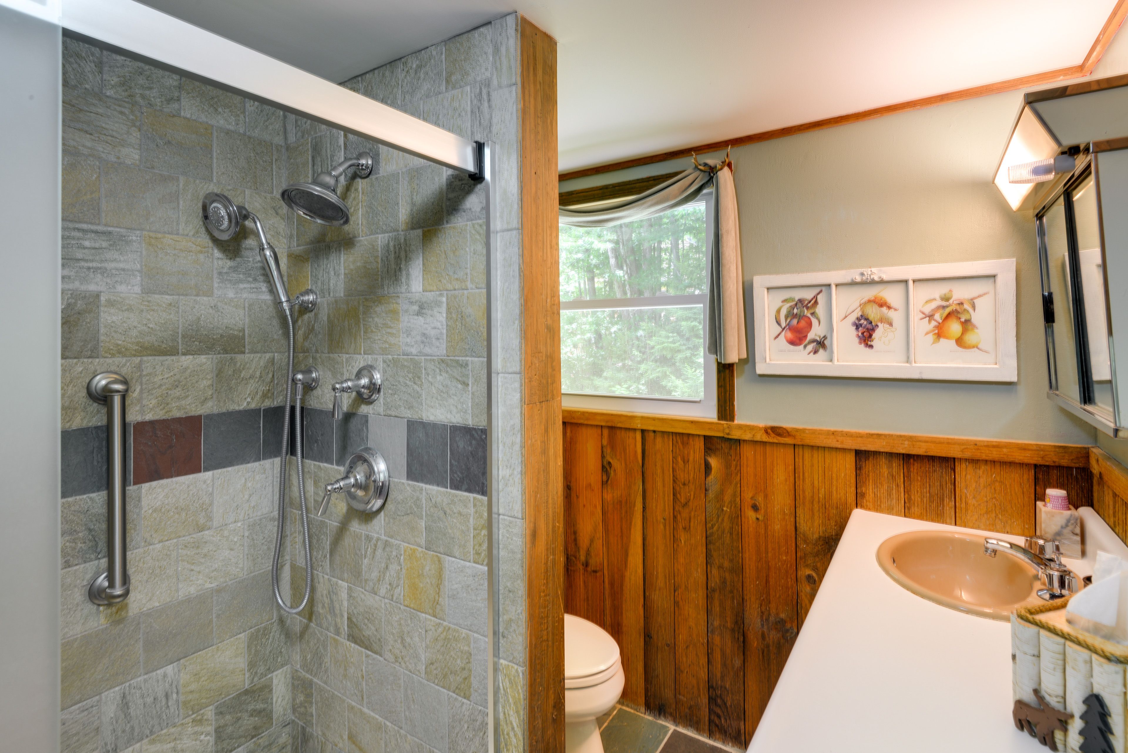 Full Bath | Complimentary Toiletries | Towels Provided