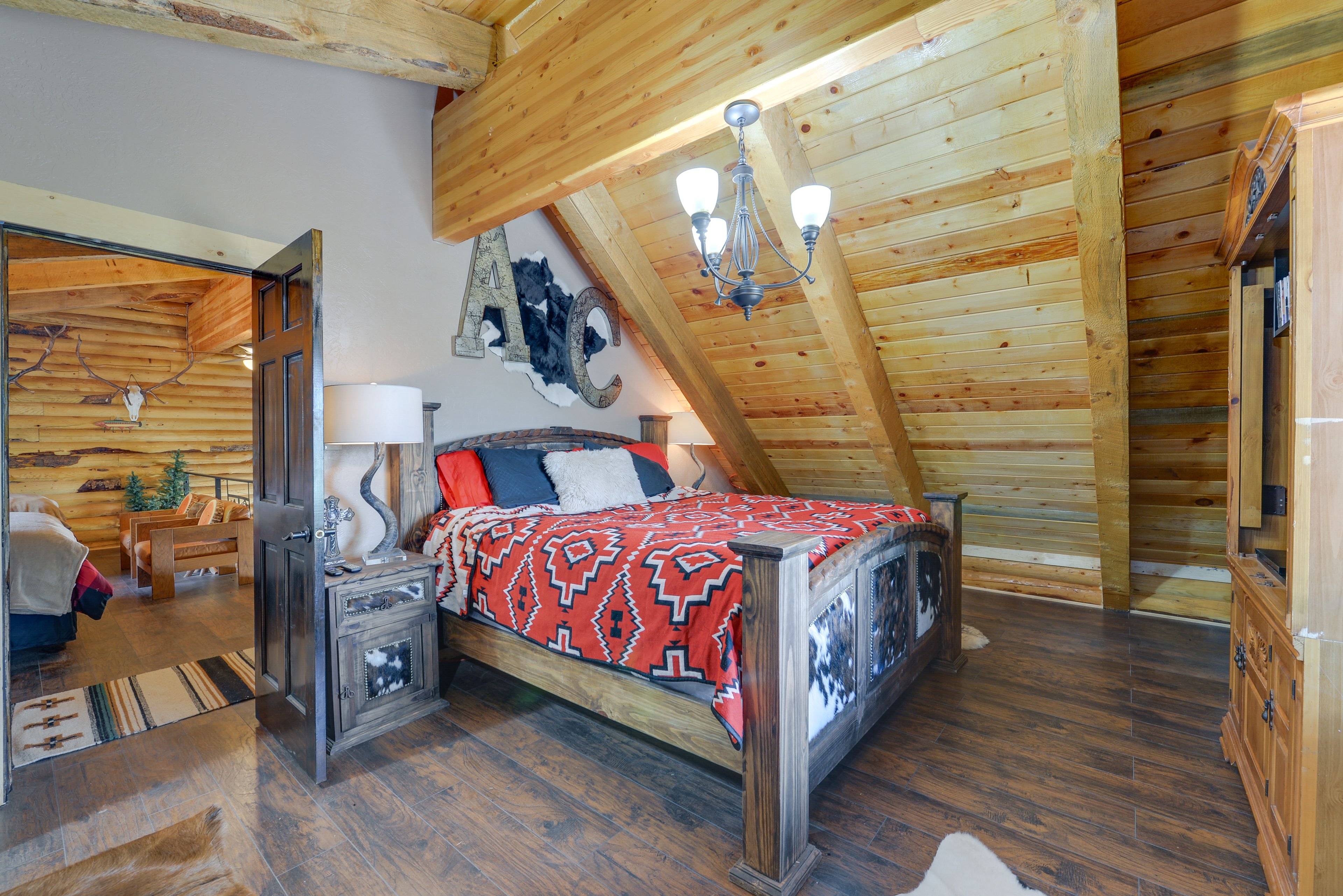 Bedroom 2 | Queen Bed