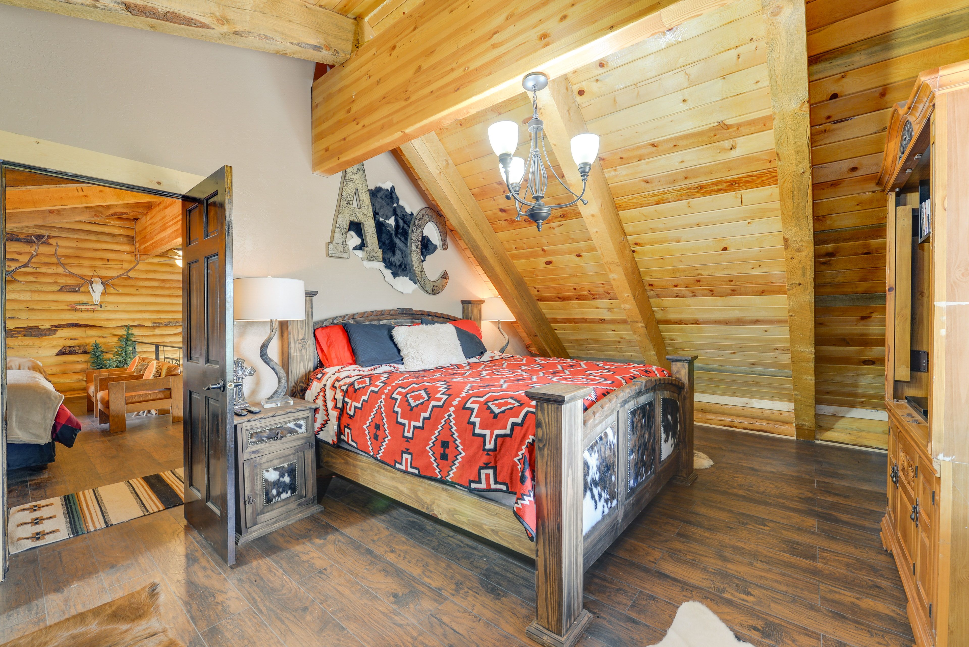 Bedroom 2 | Queen Bed