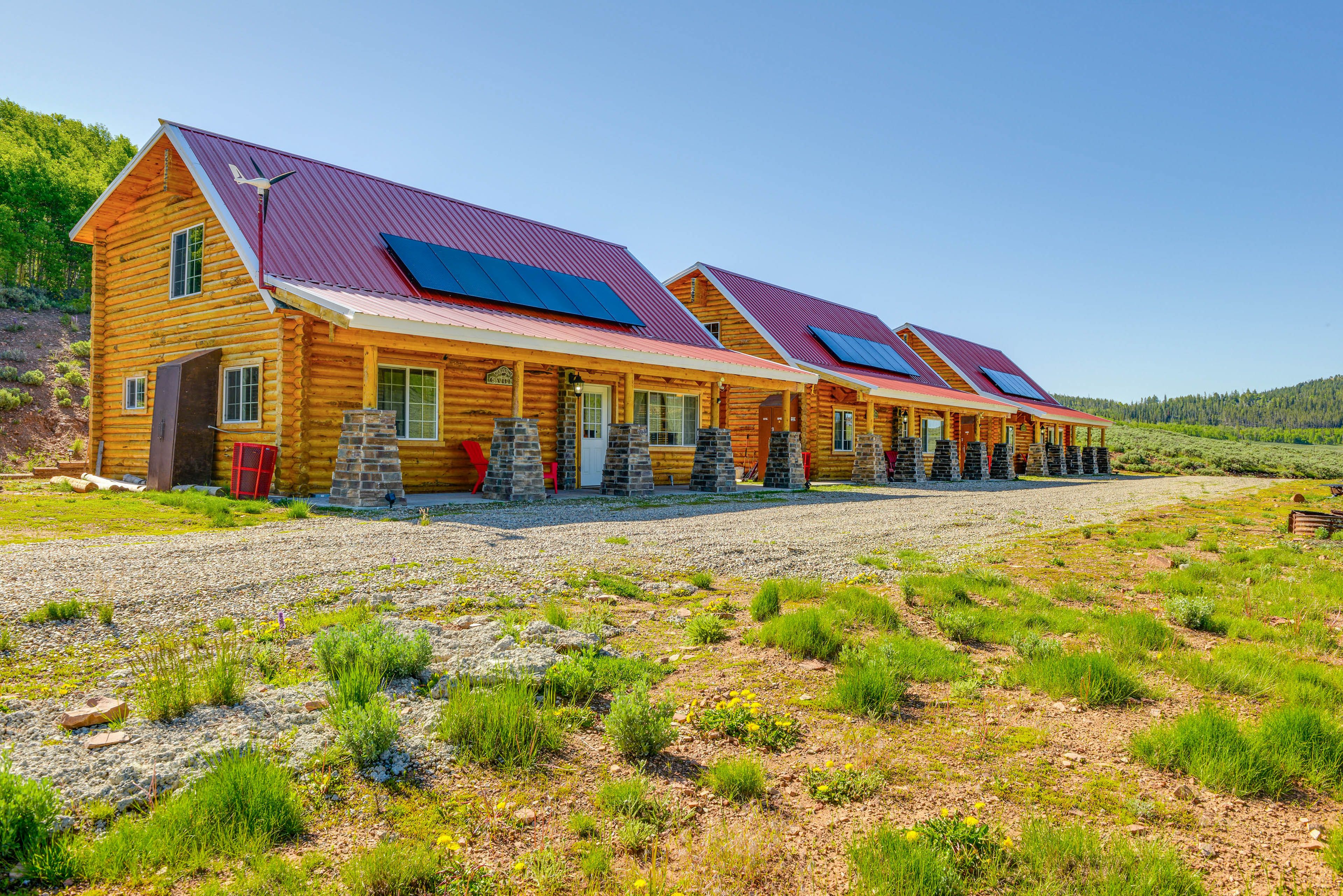 Parking | Shared Gravel Driveway (4 Vehicles)