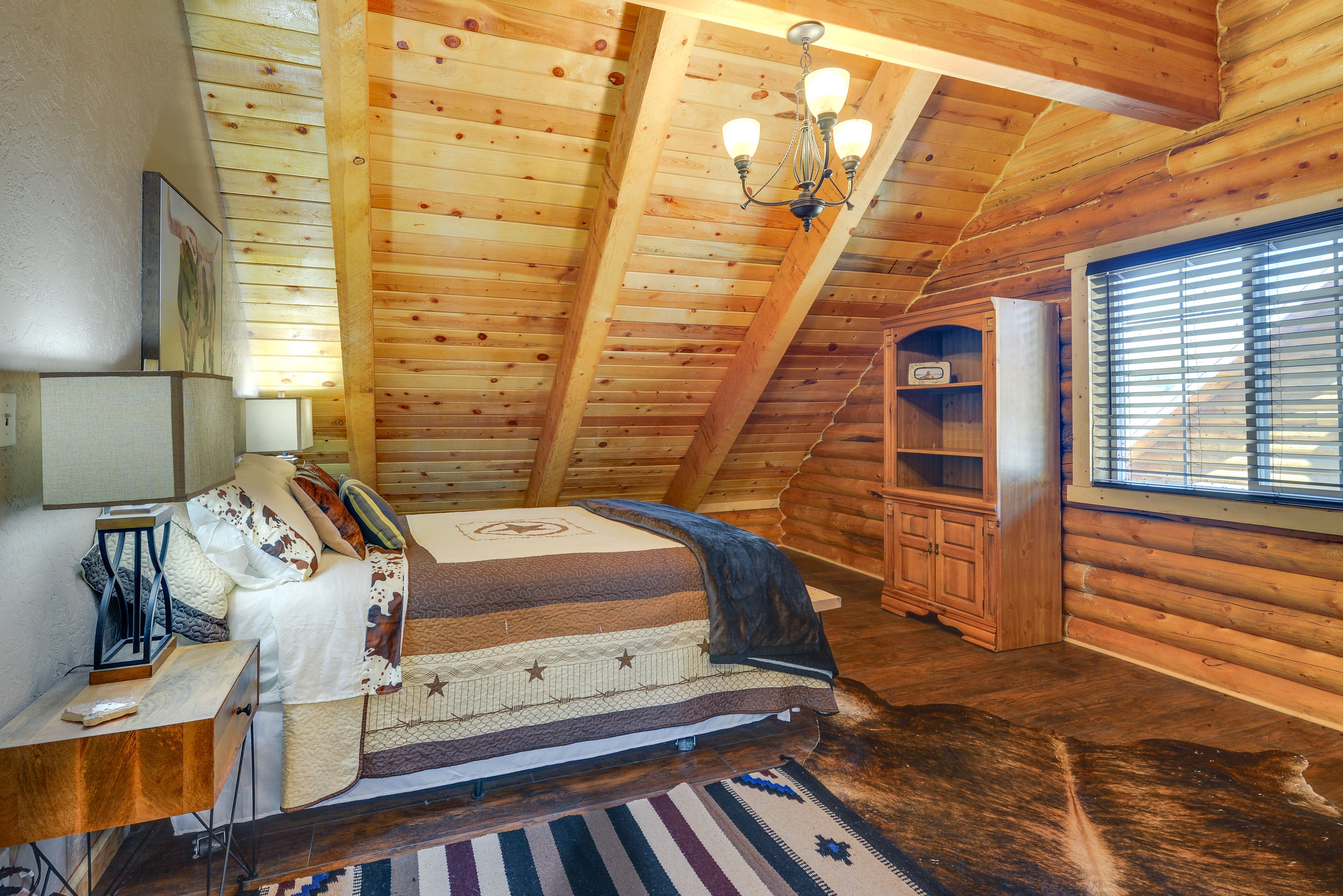 Bedroom 2 | Queen Bed